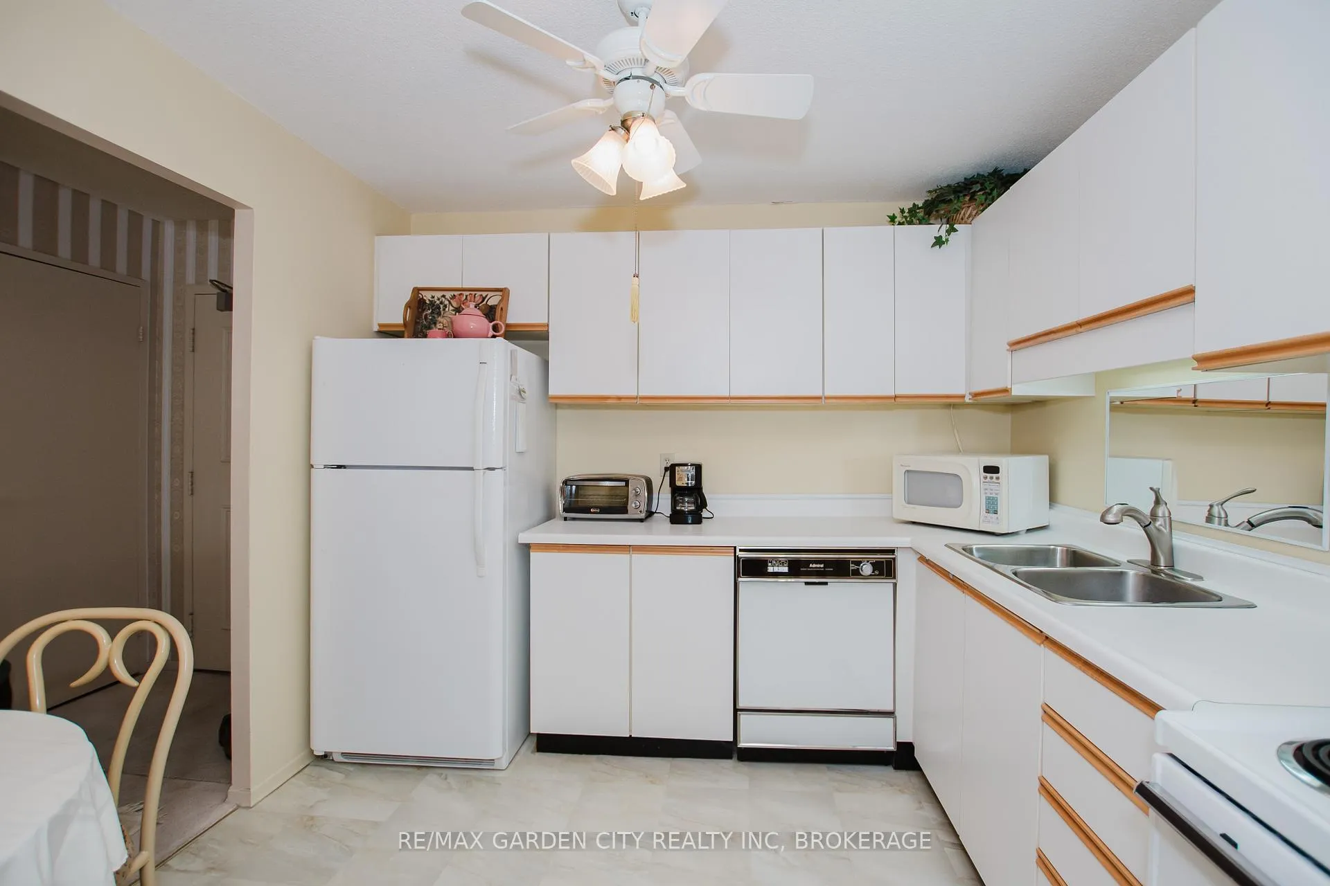 Photo 7 of Unit 307, 7 Gale Crescent, St. Catharines, E. Chester — HOMEH