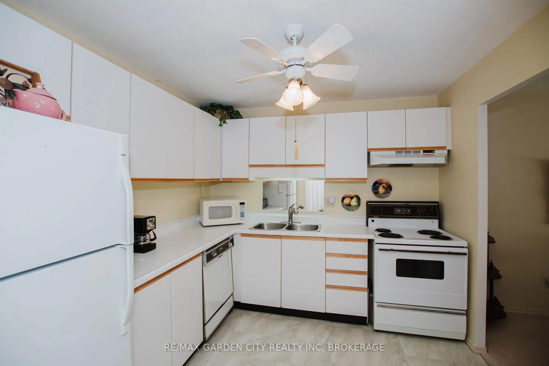 Photo 9 of Unit 307, 7 Gale Crescent, St. Catharines, E. Chester — HOMEH