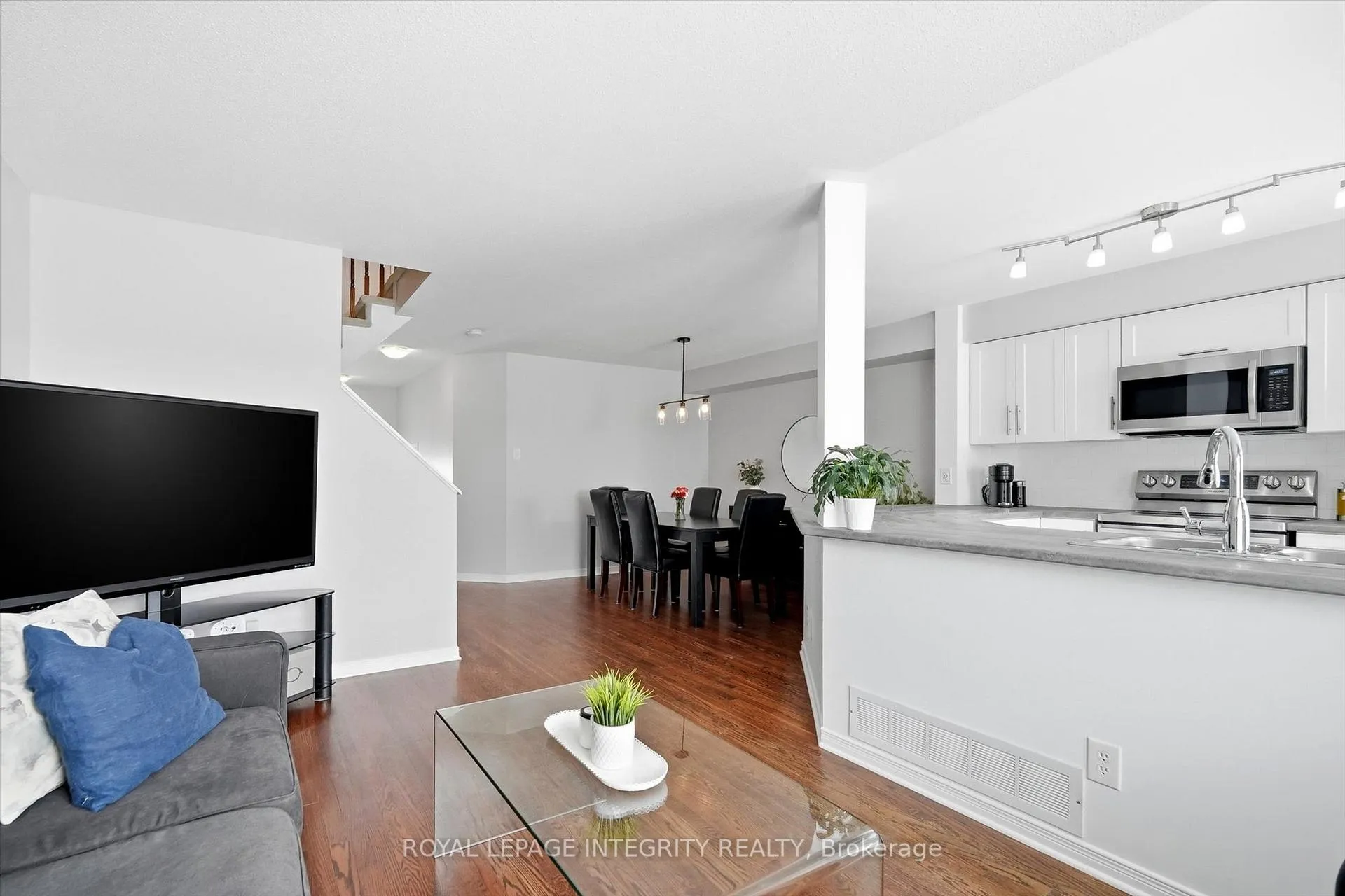 Photo 10 of 329 Brigitta Street, Ottawa, Kanata - Emerald Meadows/Trailwest — HOMEH