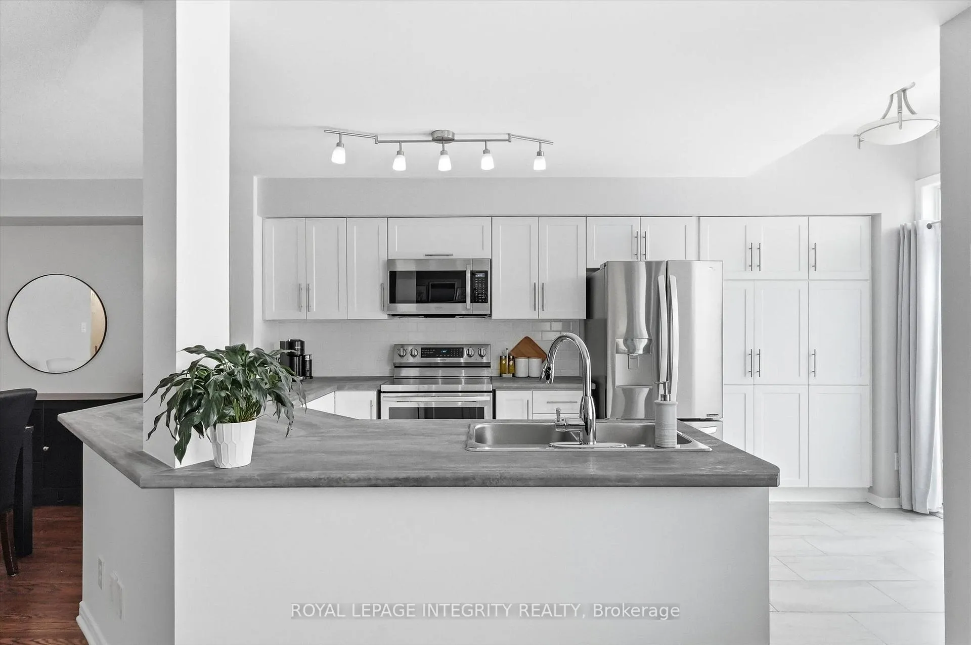 Photo 12 of 329 Brigitta Street, Ottawa, Kanata - Emerald Meadows/Trailwest — HOMEH