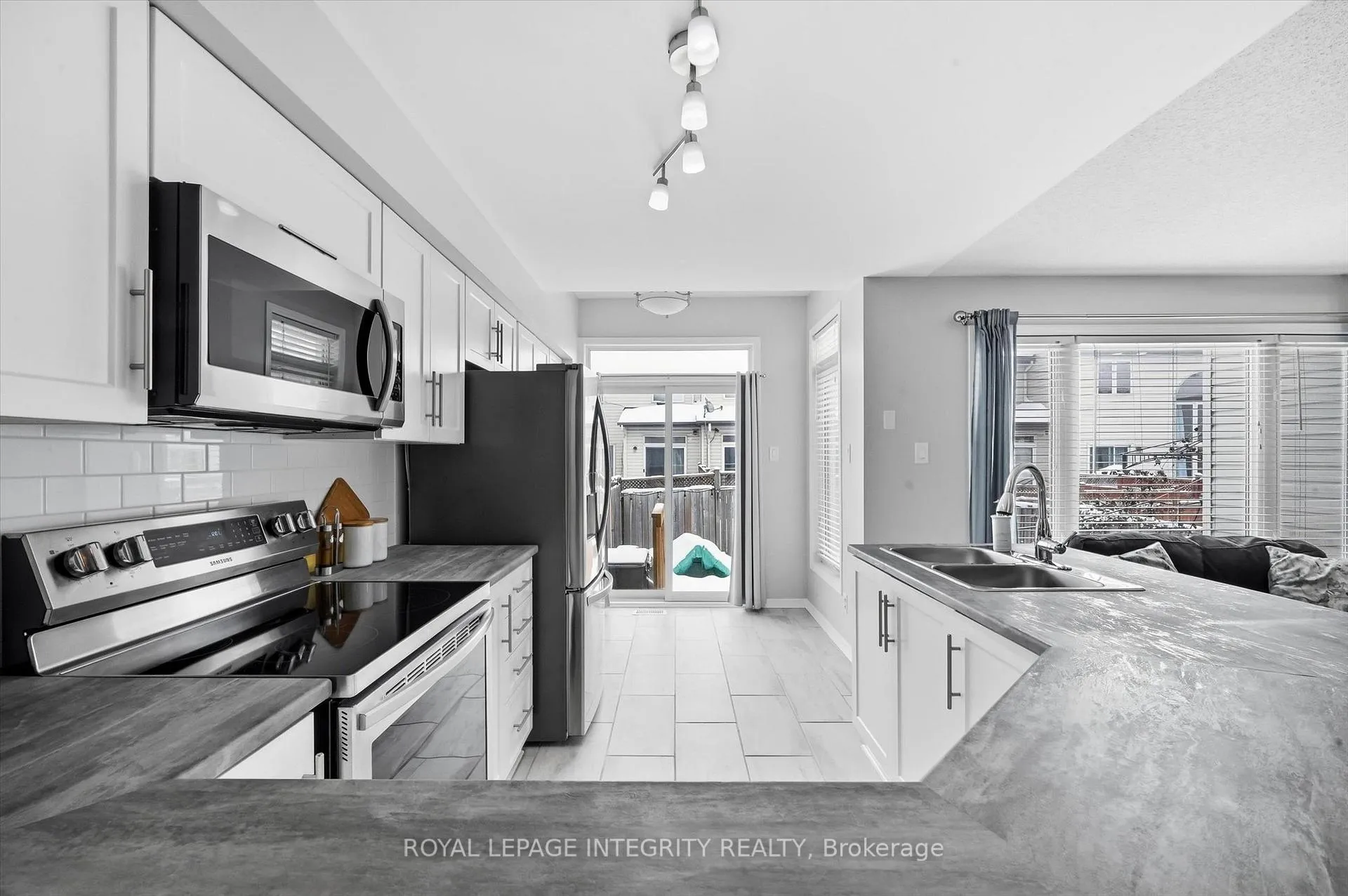 Photo 14 of 329 Brigitta Street, Ottawa, Kanata - Emerald Meadows/Trailwest — HOMEH