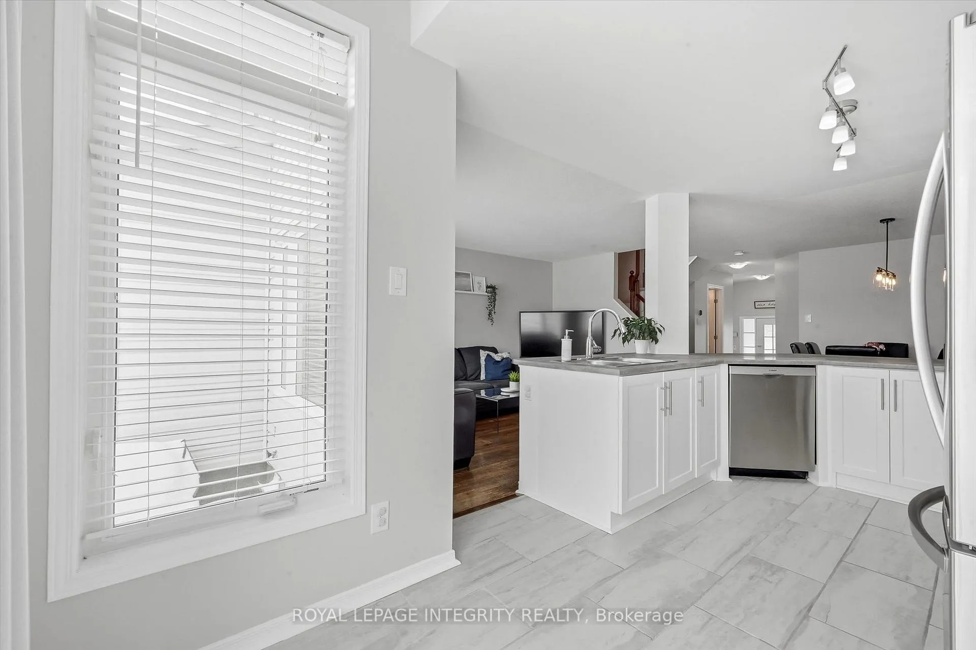 Photo 17 of 329 Brigitta Street, Ottawa, Kanata - Emerald Meadows/Trailwest — HOMEH