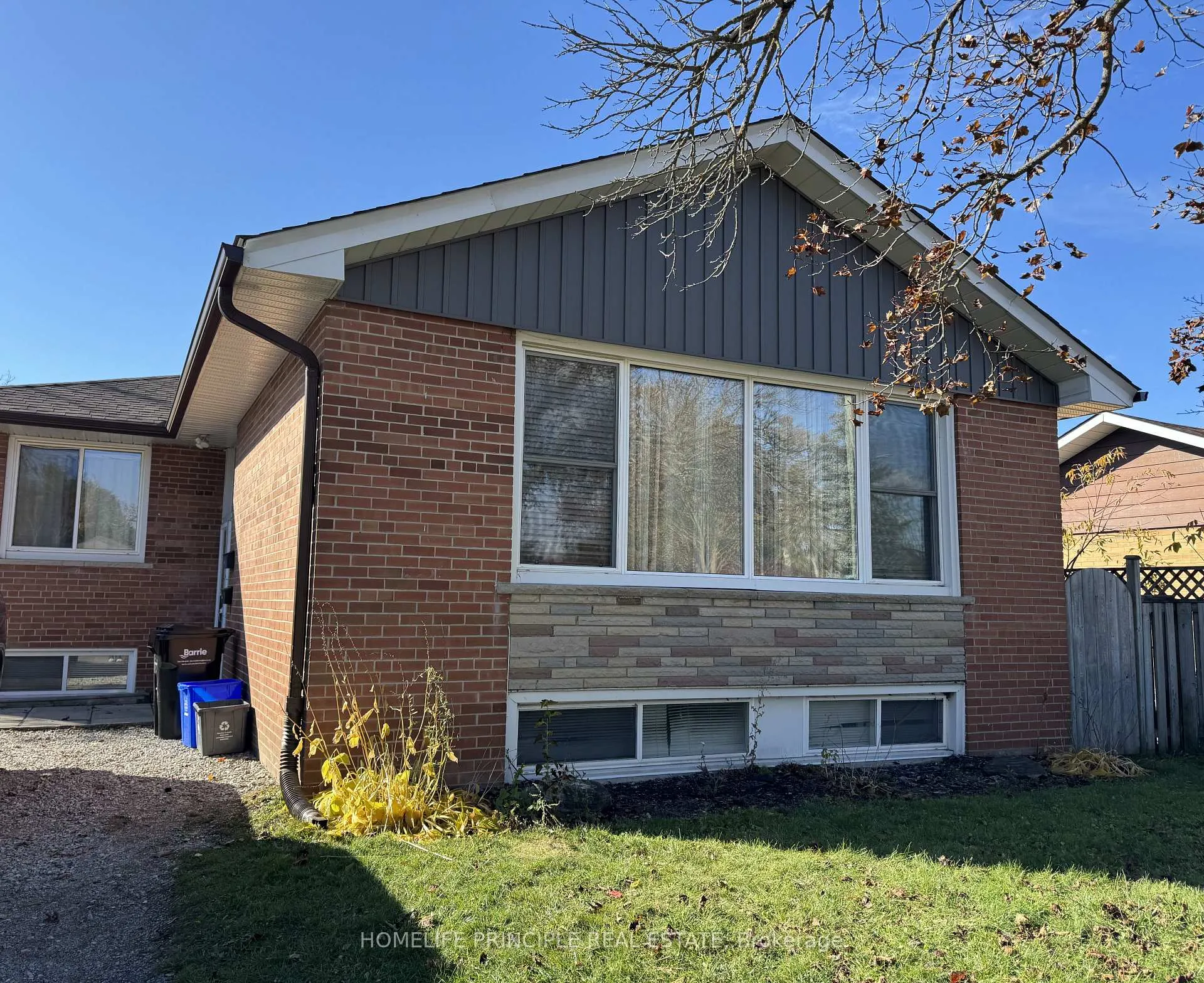 Photo 2 of Unit Upper, 248 St Vincent Street, Barrie, Wellington — HOMEH