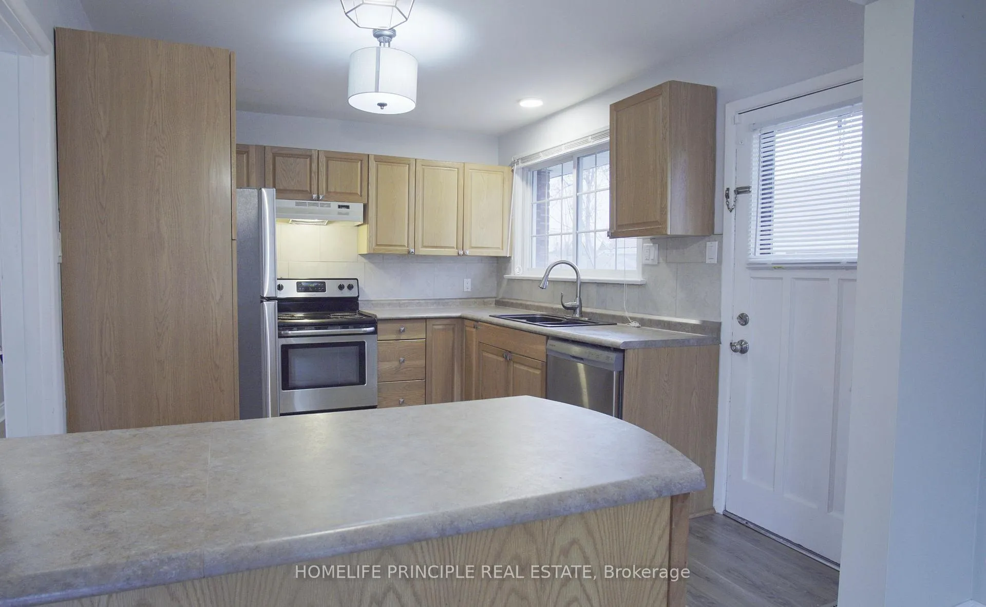 Photo 11 of Unit Upper, 248 St Vincent Street, Barrie, Wellington — HOMEH