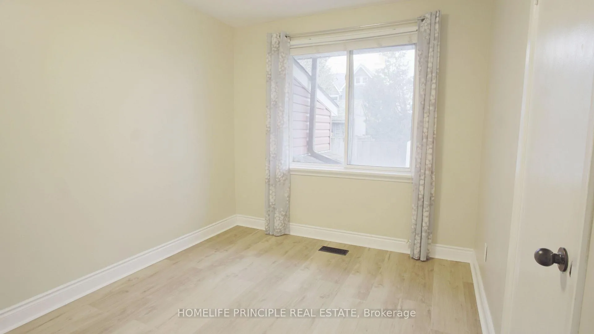 Photo 20 of Unit Upper, 248 St Vincent Street, Barrie, Wellington — HOMEH