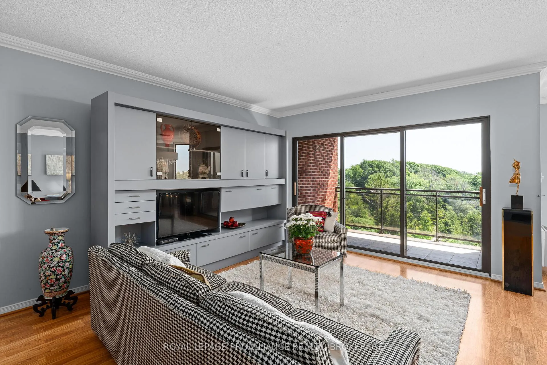 Photo 9 of Unit 705, 1000 King Street W, Kingston, Central City West — HOMEH