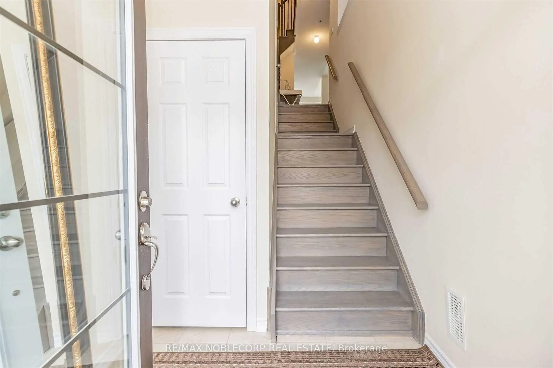 Photo 3 of 144 Sunset Terrace, Vaughan, Vellore Village — HOMEH