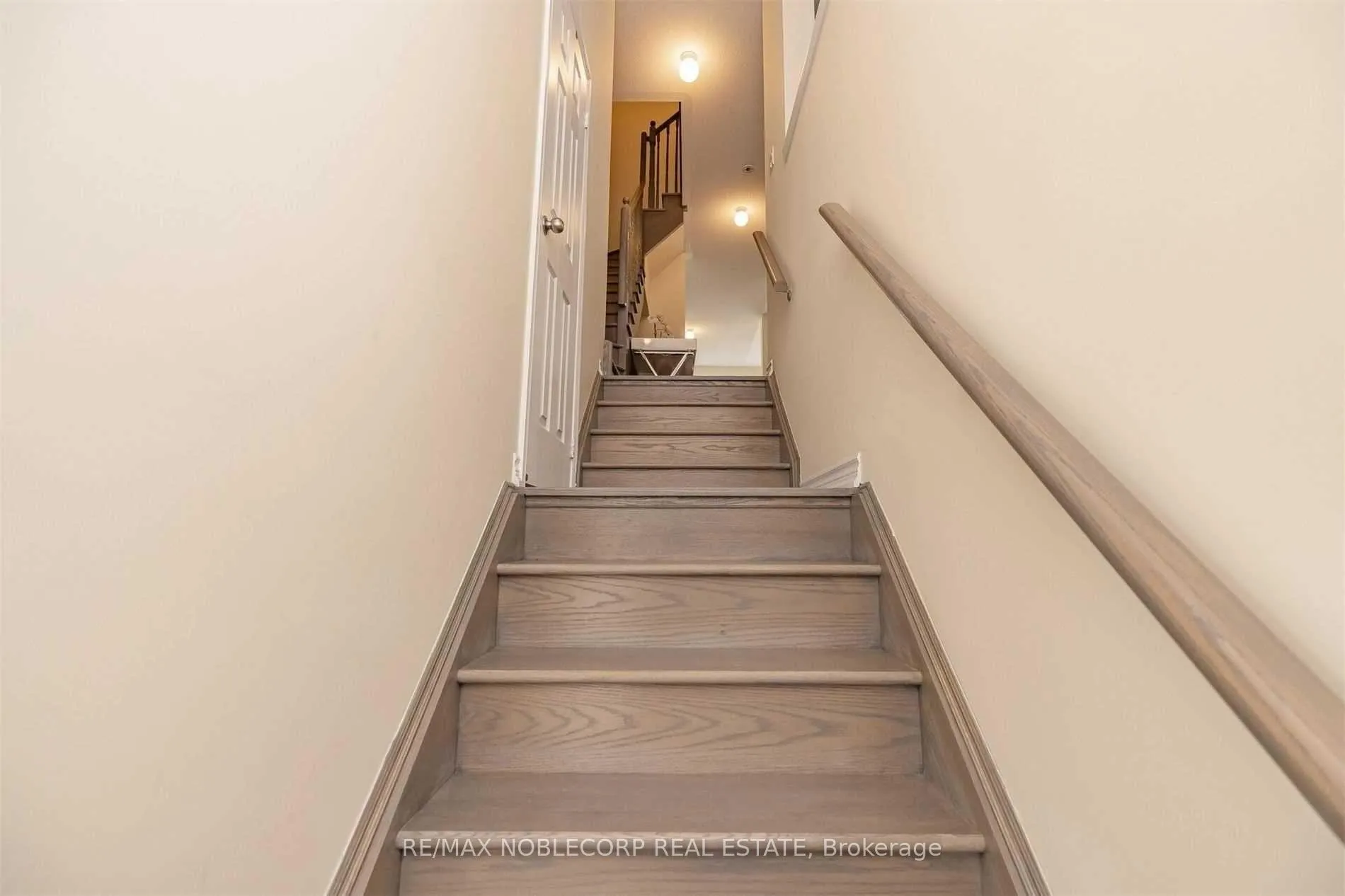 Photo 4 of 144 Sunset Terrace, Vaughan, Vellore Village — HOMEH
