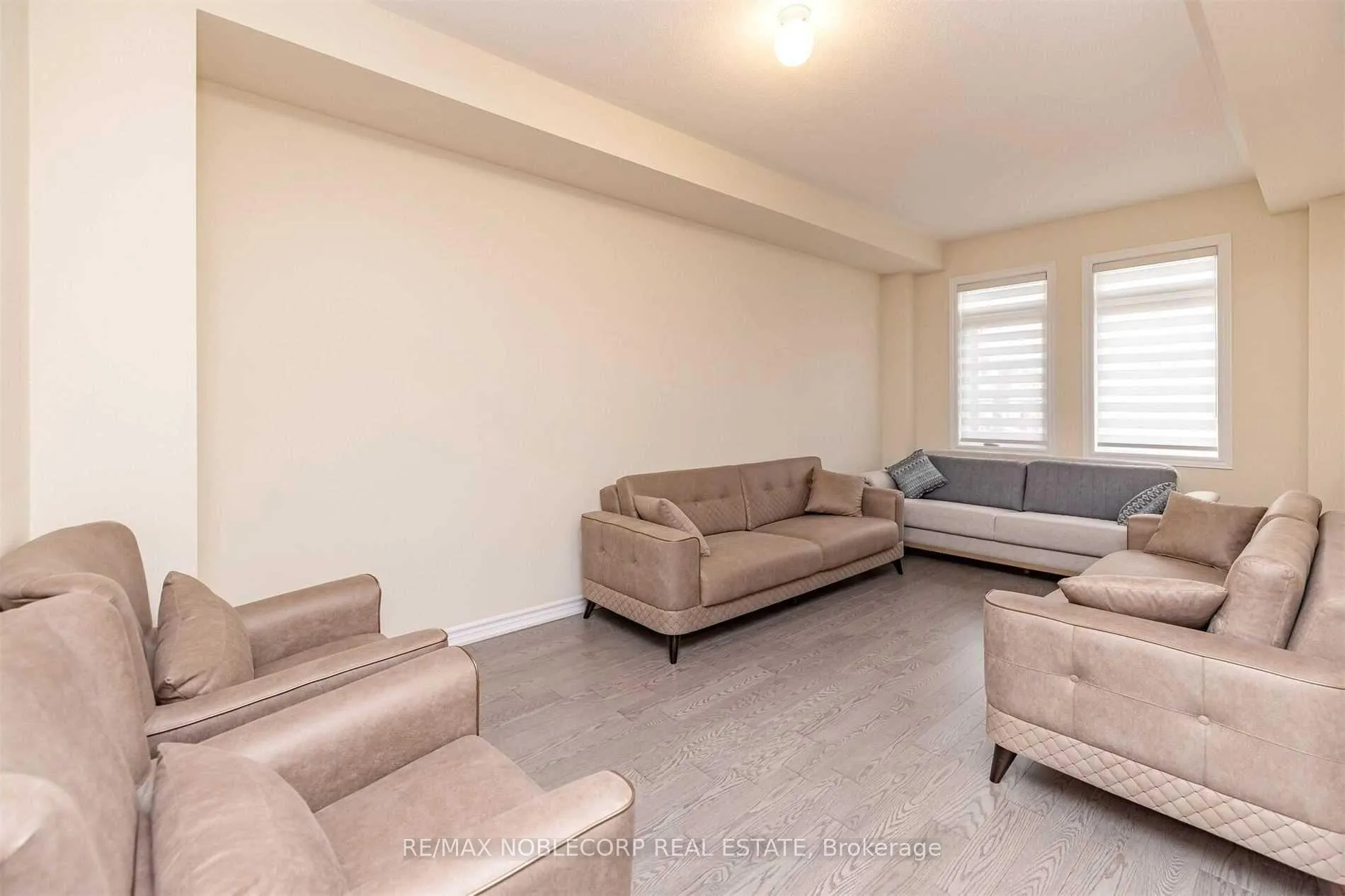 Photo 5 of 144 Sunset Terrace, Vaughan, Vellore Village — HOMEH