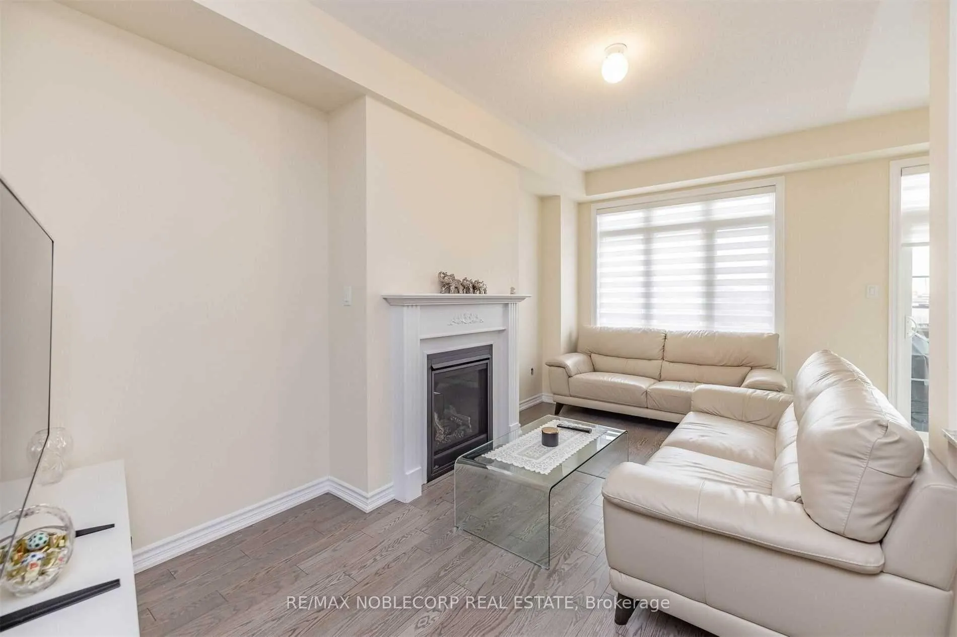 Photo 8 of 144 Sunset Terrace, Vaughan, Vellore Village — HOMEH