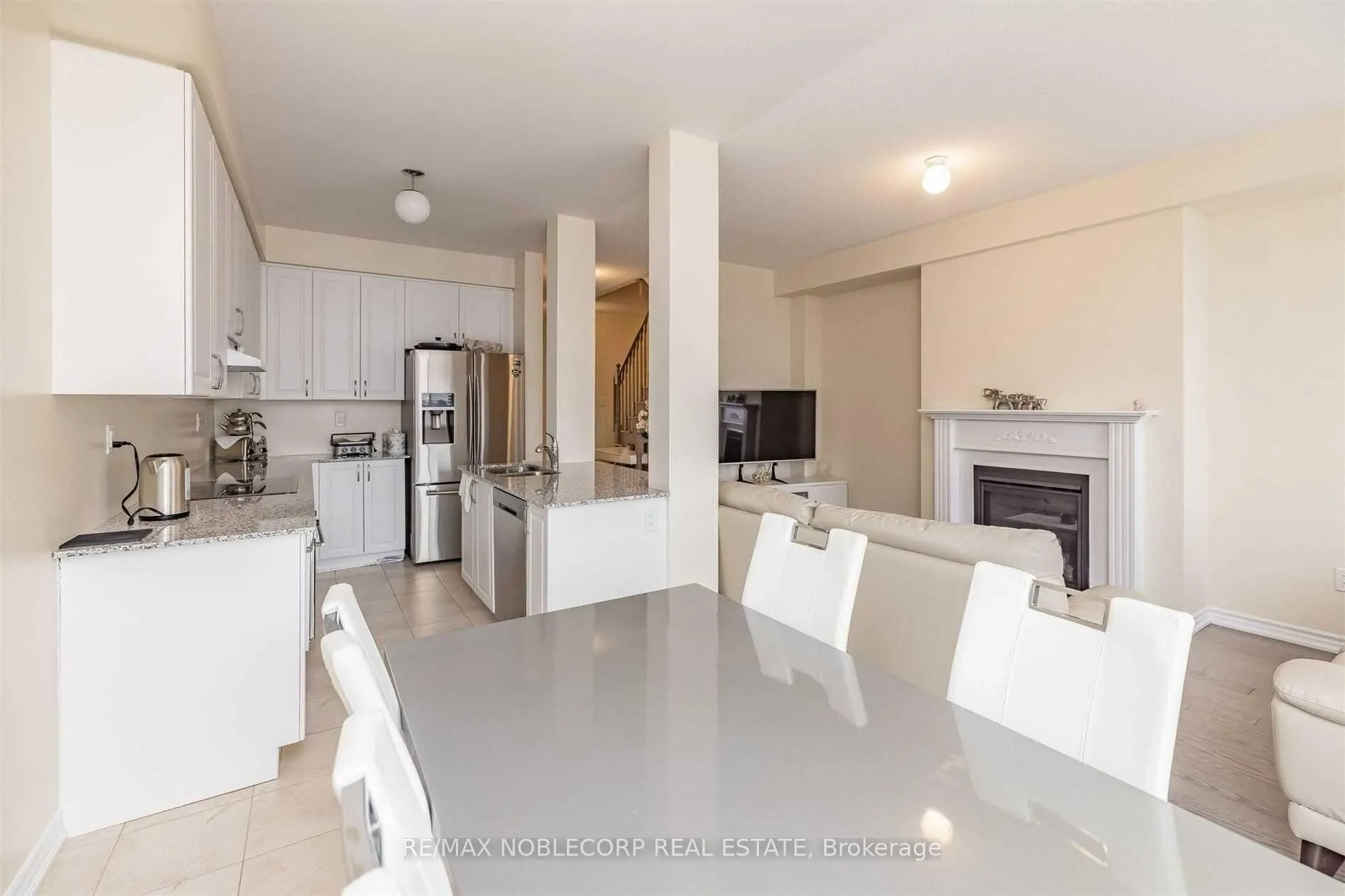 Photo 11 of 144 Sunset Terrace, Vaughan, Vellore Village — HOMEH
