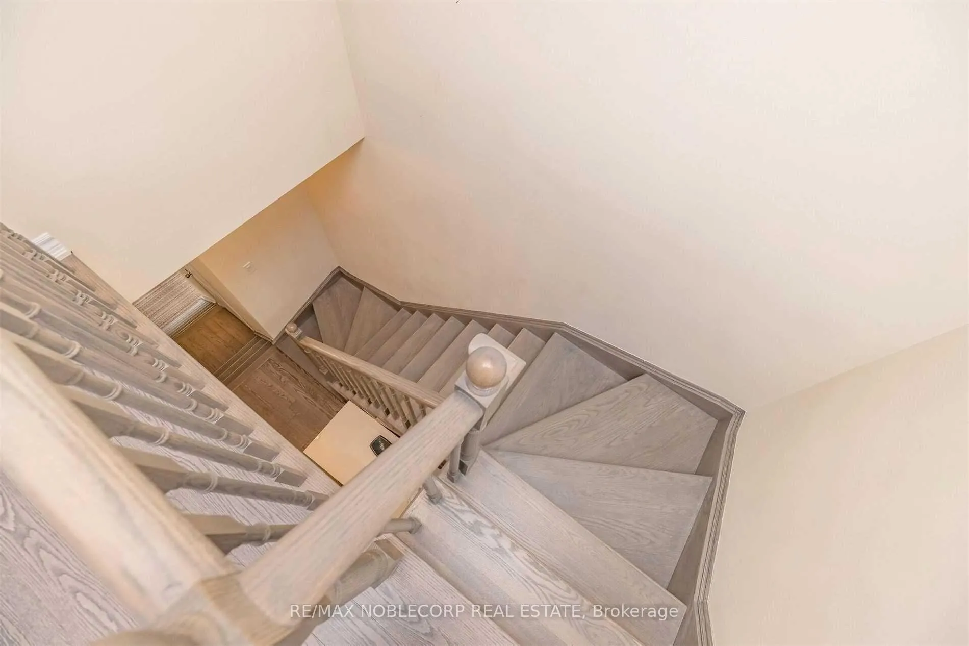 Photo 14 of 144 Sunset Terrace, Vaughan, Vellore Village — HOMEH