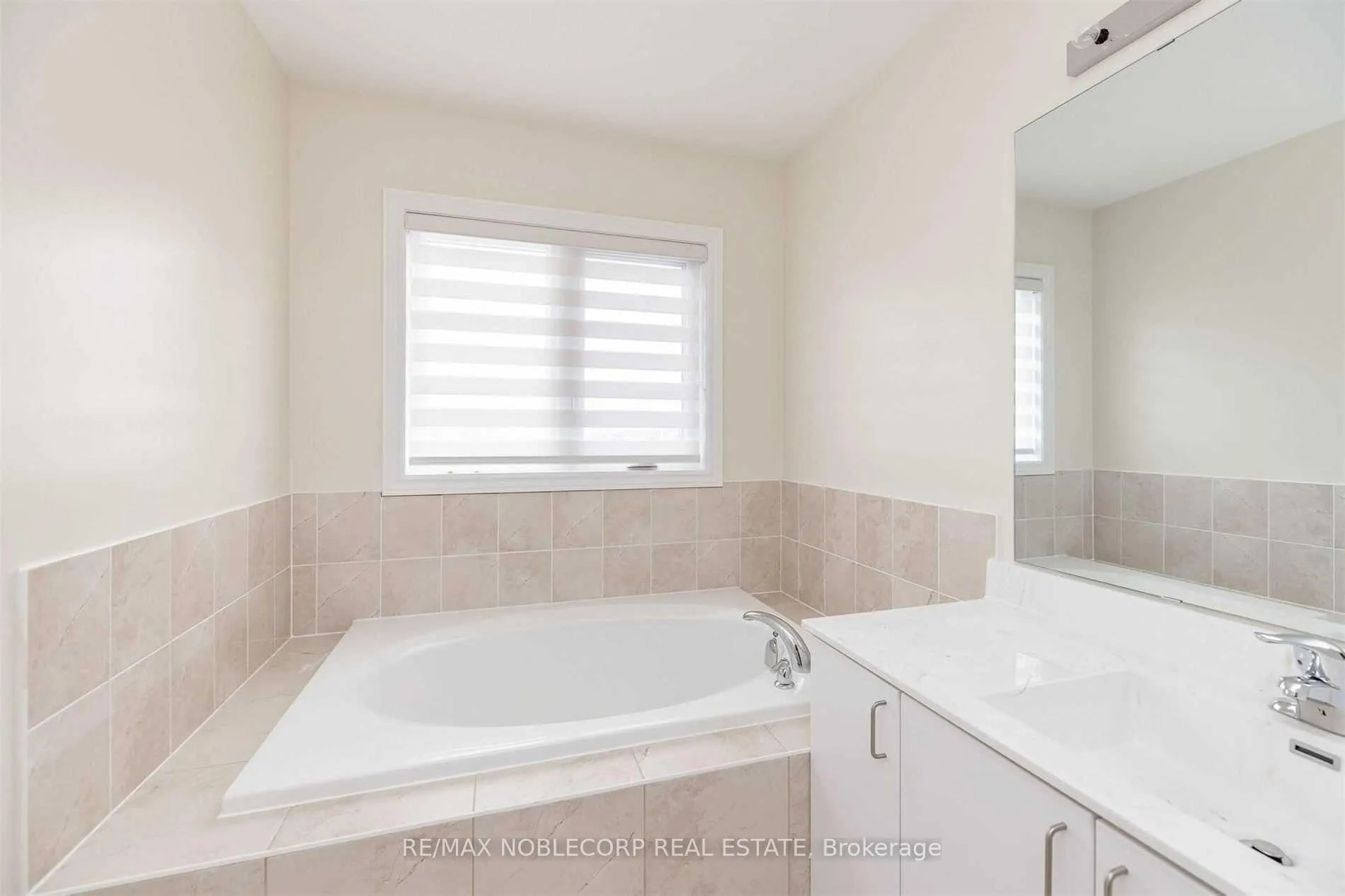 Photo 18 of 144 Sunset Terrace, Vaughan, Vellore Village — HOMEH