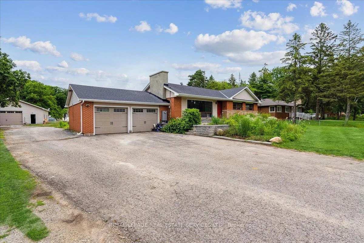 Photo 2 of 1099 Burnhamthorpe Road W, Oakville, Sixteen Hollow — HOMEH