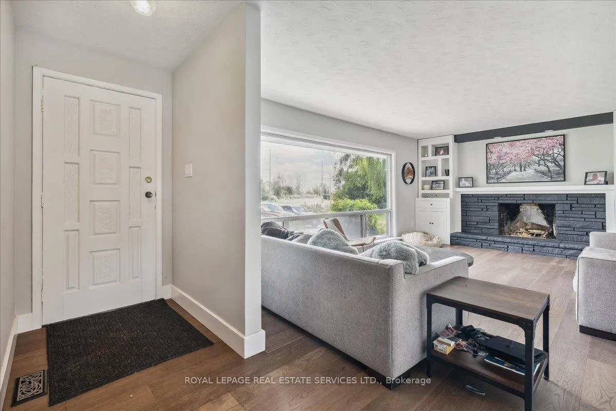 Photo 3 of 1099 Burnhamthorpe Road W, Oakville, Sixteen Hollow — HOMEH