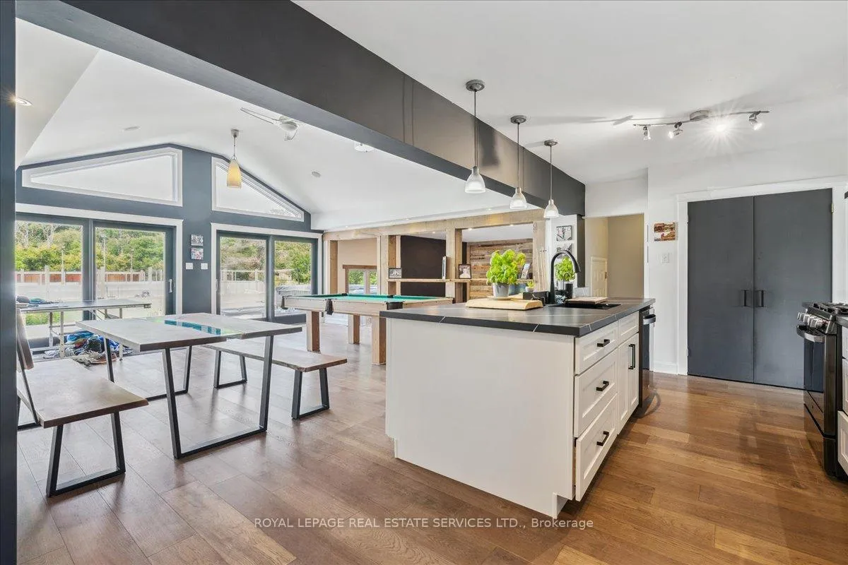 Photo 5 of 1099 Burnhamthorpe Road W, Oakville, Sixteen Hollow — HOMEH