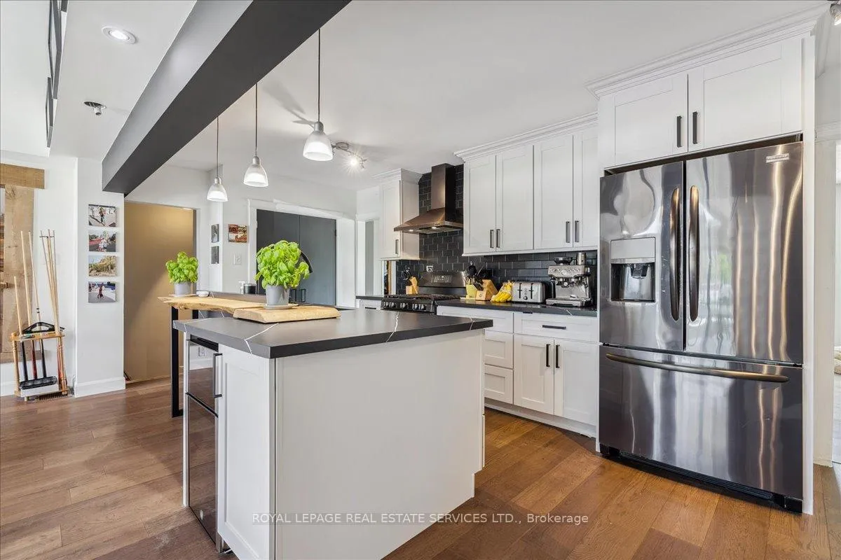 Photo 11 of 1099 Burnhamthorpe Road W, Oakville, Sixteen Hollow — HOMEH