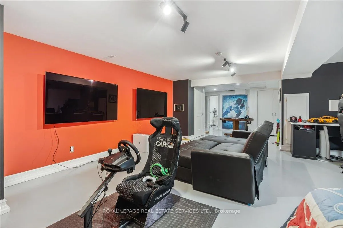 Photo 20 of 1099 Burnhamthorpe Road W, Oakville, Sixteen Hollow — HOMEH
