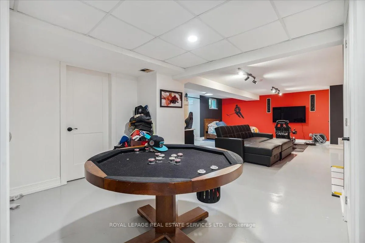 Photo 23 of 1099 Burnhamthorpe Road W, Oakville, Sixteen Hollow — HOMEH