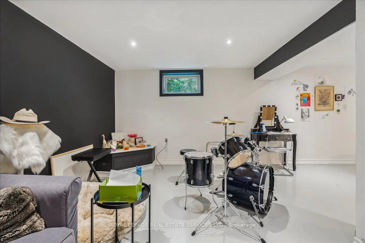 Photo 26 of 1099 Burnhamthorpe Road W, Oakville, Sixteen Hollow — HOMEH