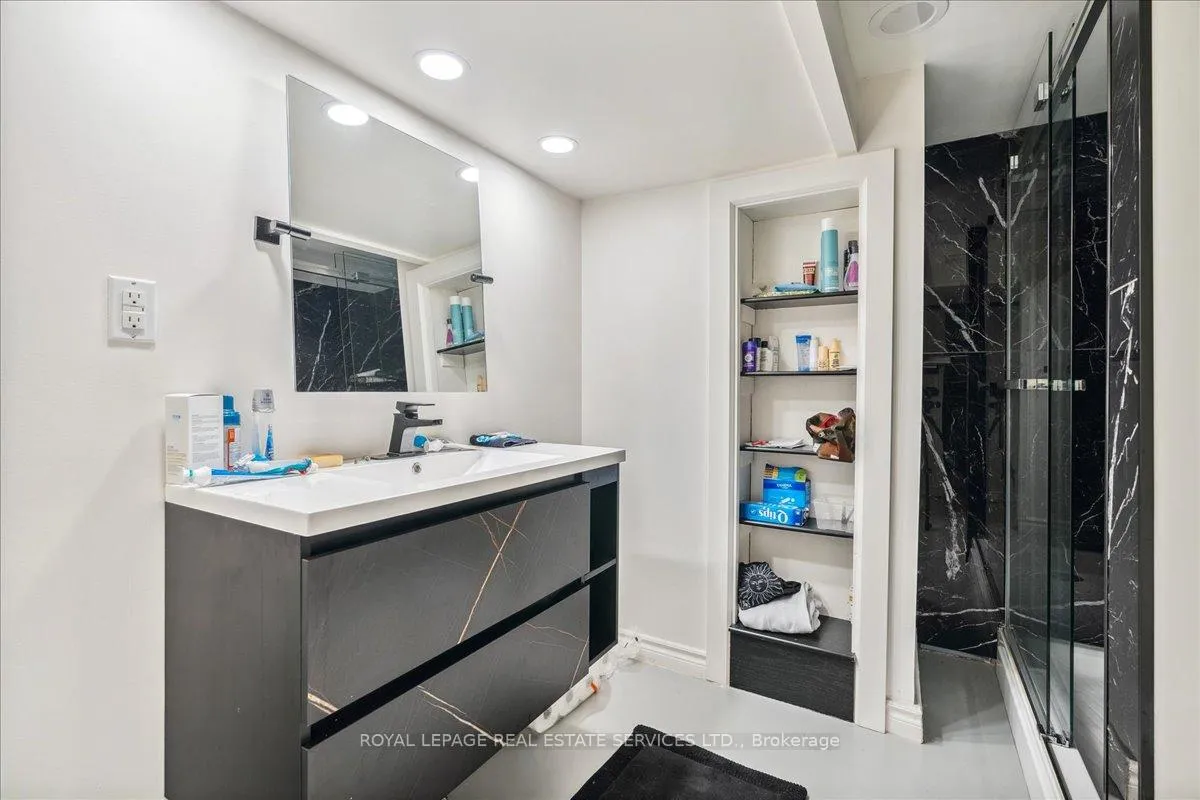 Photo 27 of 1099 Burnhamthorpe Road W, Oakville, Sixteen Hollow — HOMEH