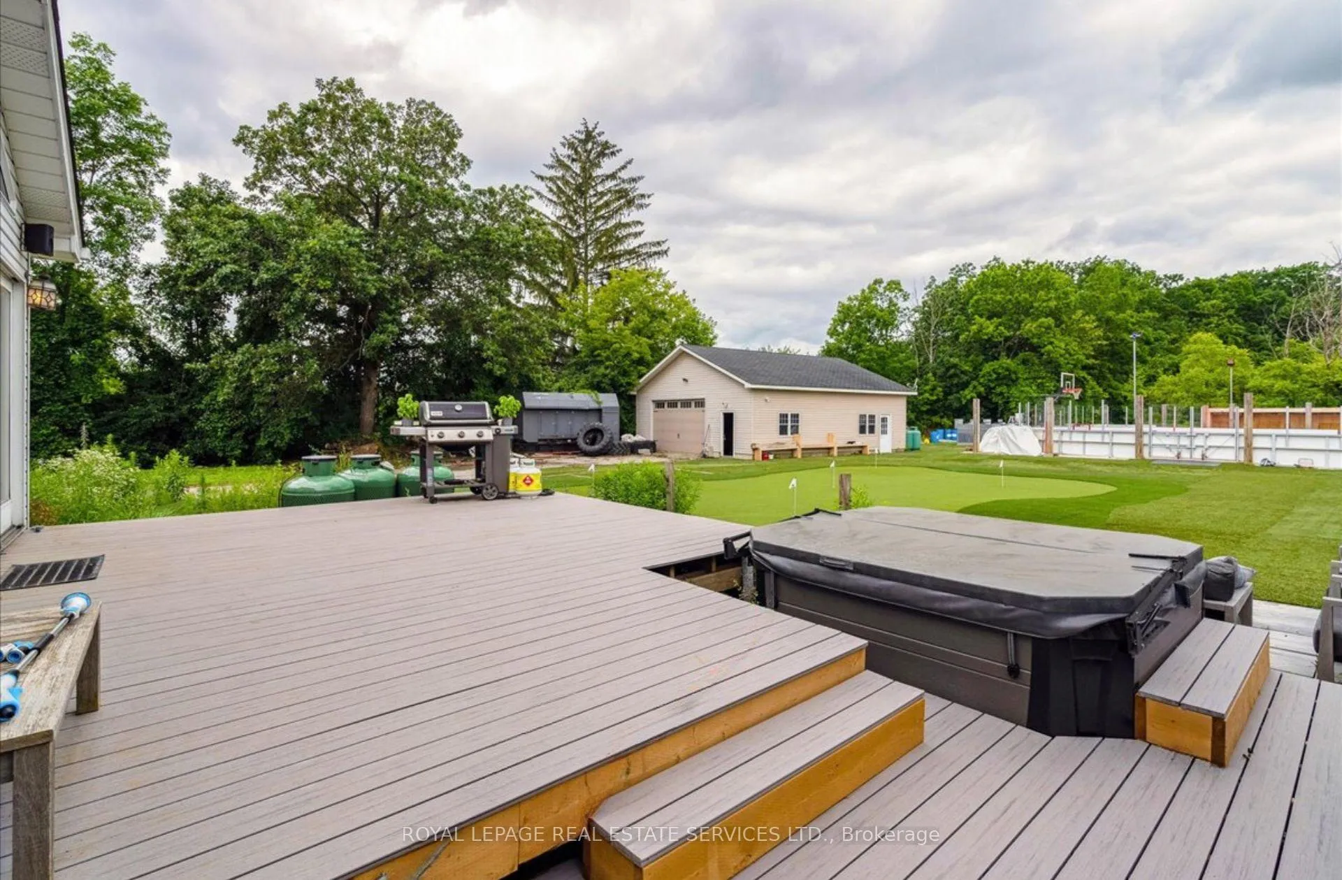 Photo 30 of 1099 Burnhamthorpe Road W, Oakville, Sixteen Hollow — HOMEH