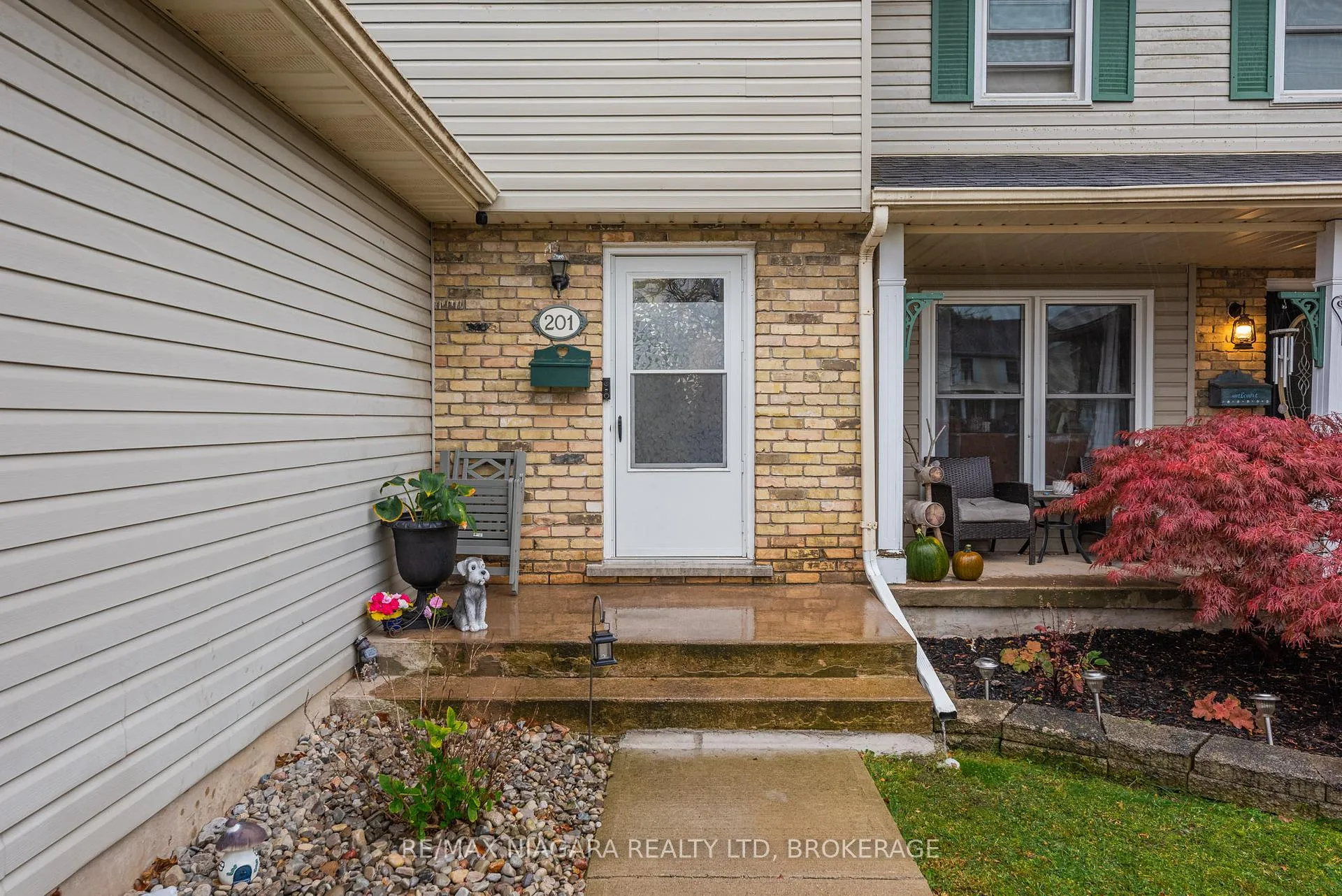 Photo 3 of 201 Windsor Street, Welland, Broadway — HOMEH