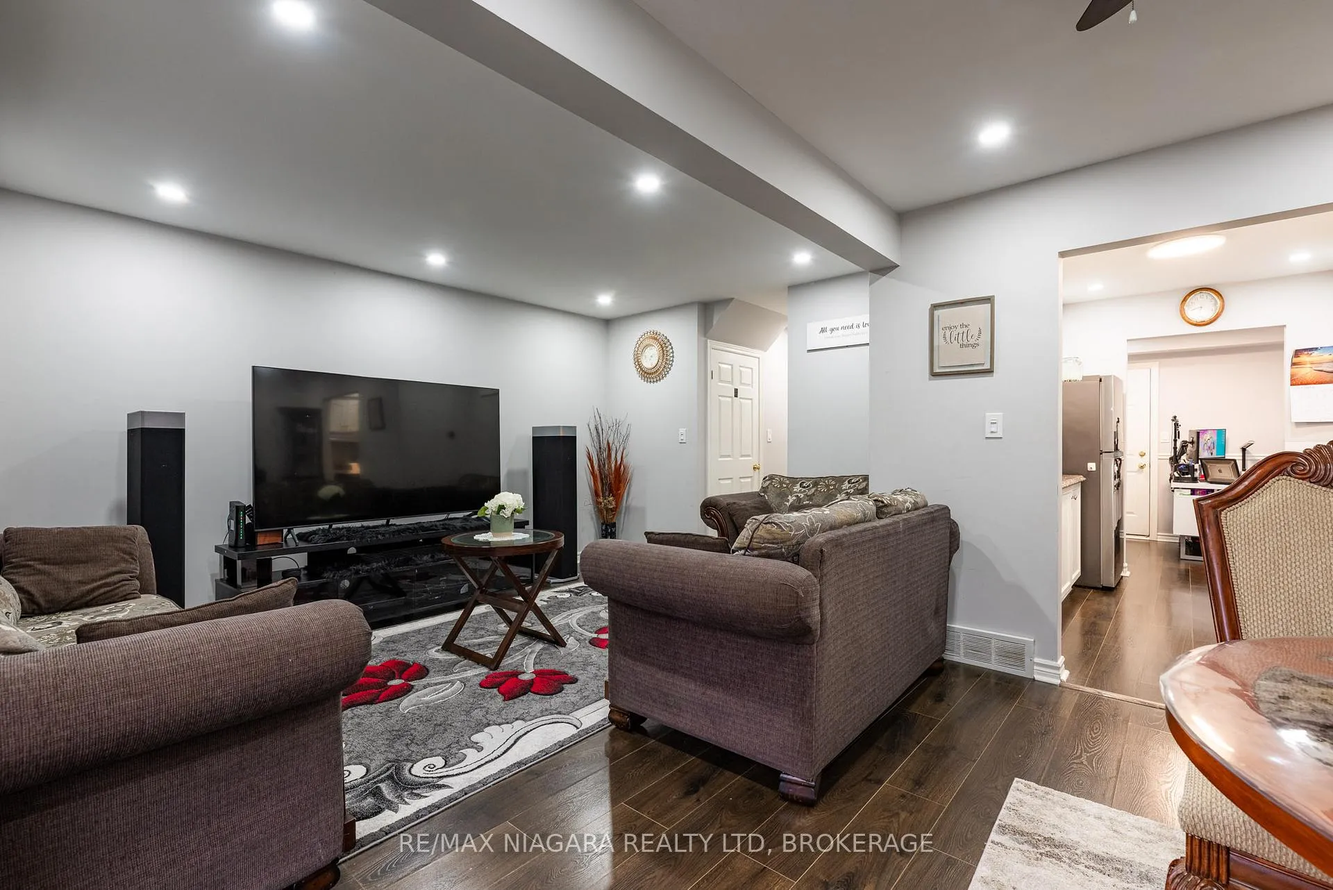 Photo 8 of 201 Windsor Street, Welland, Broadway — HOMEH