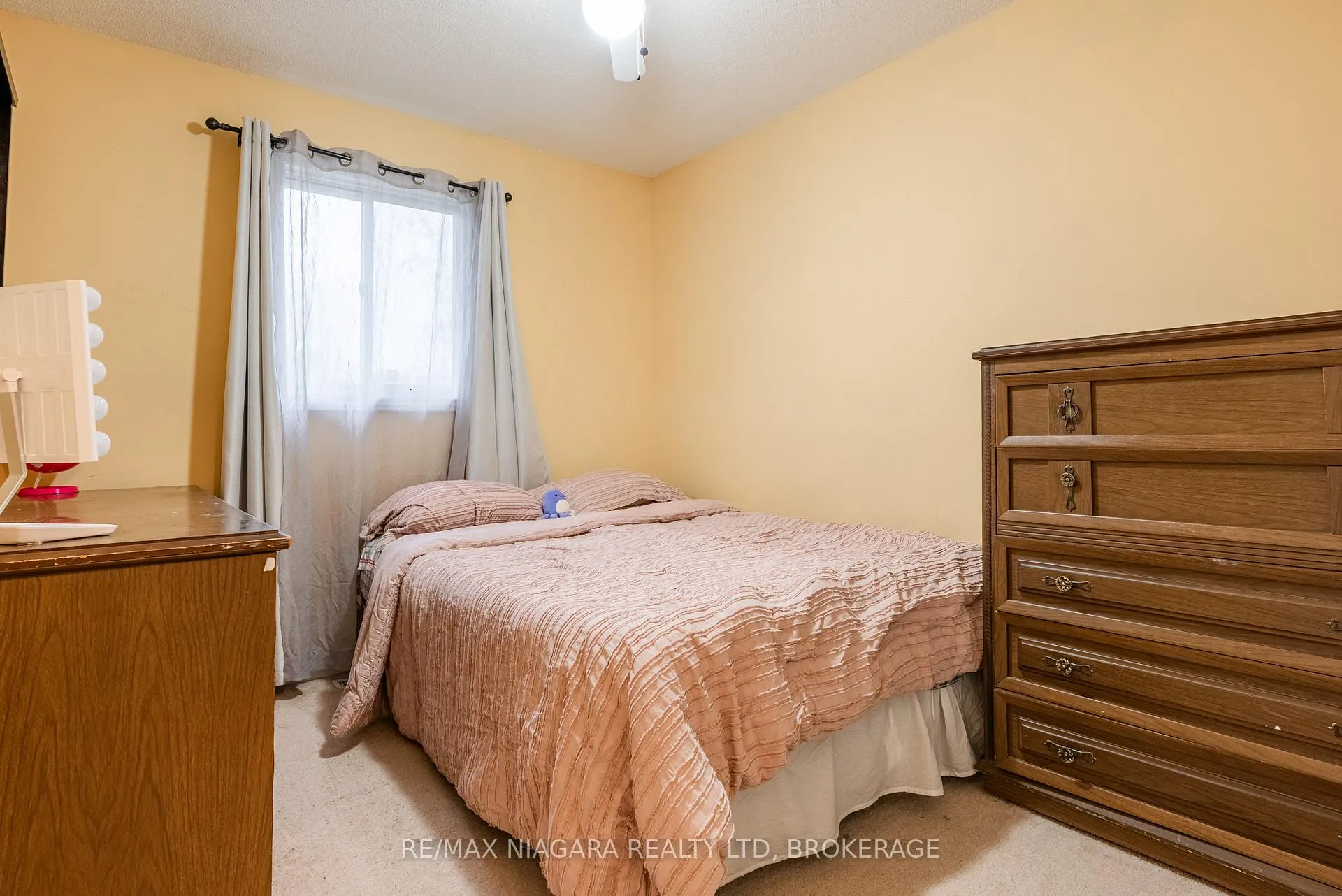 Photo 16 of 201 Windsor Street, Welland, Broadway — HOMEH