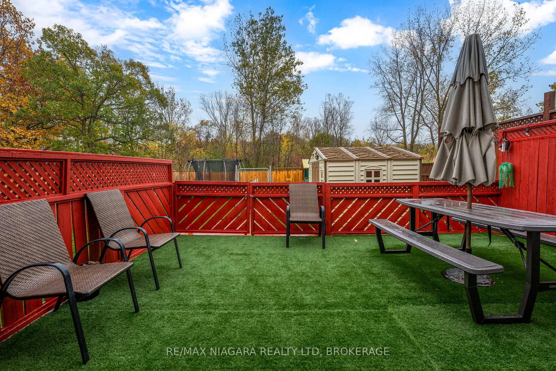 Photo 34 of 201 Windsor Street, Welland, Broadway — HOMEH