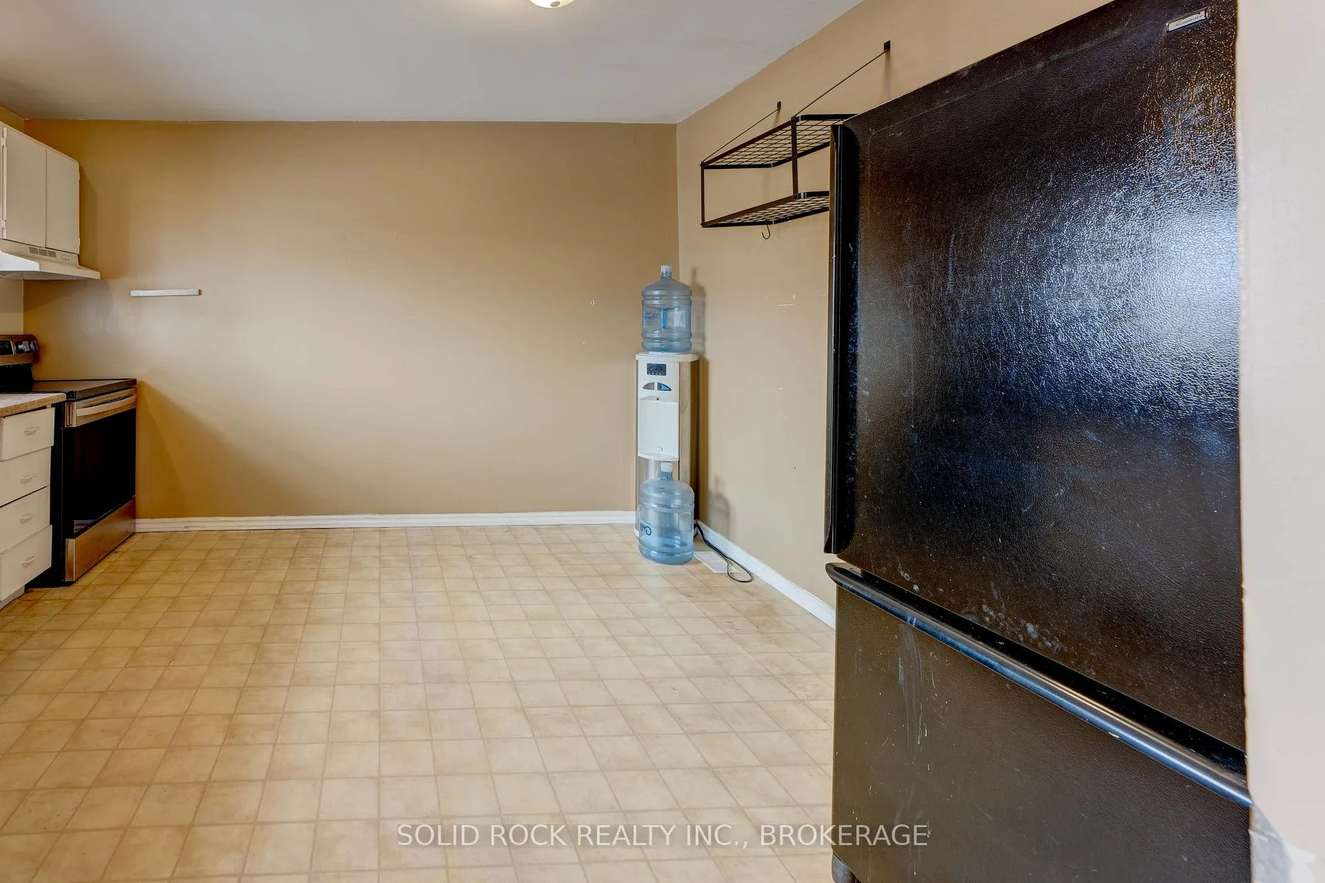 Photo 8 of 916 Oakview Avenue, Kingston, South of Taylor-Kidd Blvd — HOMEH