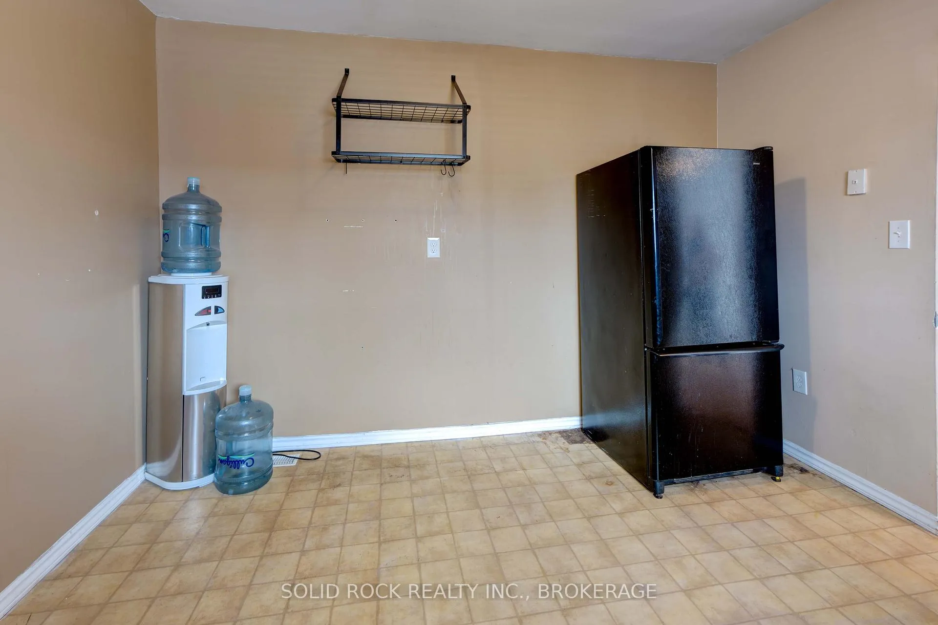 Photo 9 of 916 Oakview Avenue, Kingston, South of Taylor-Kidd Blvd — HOMEH