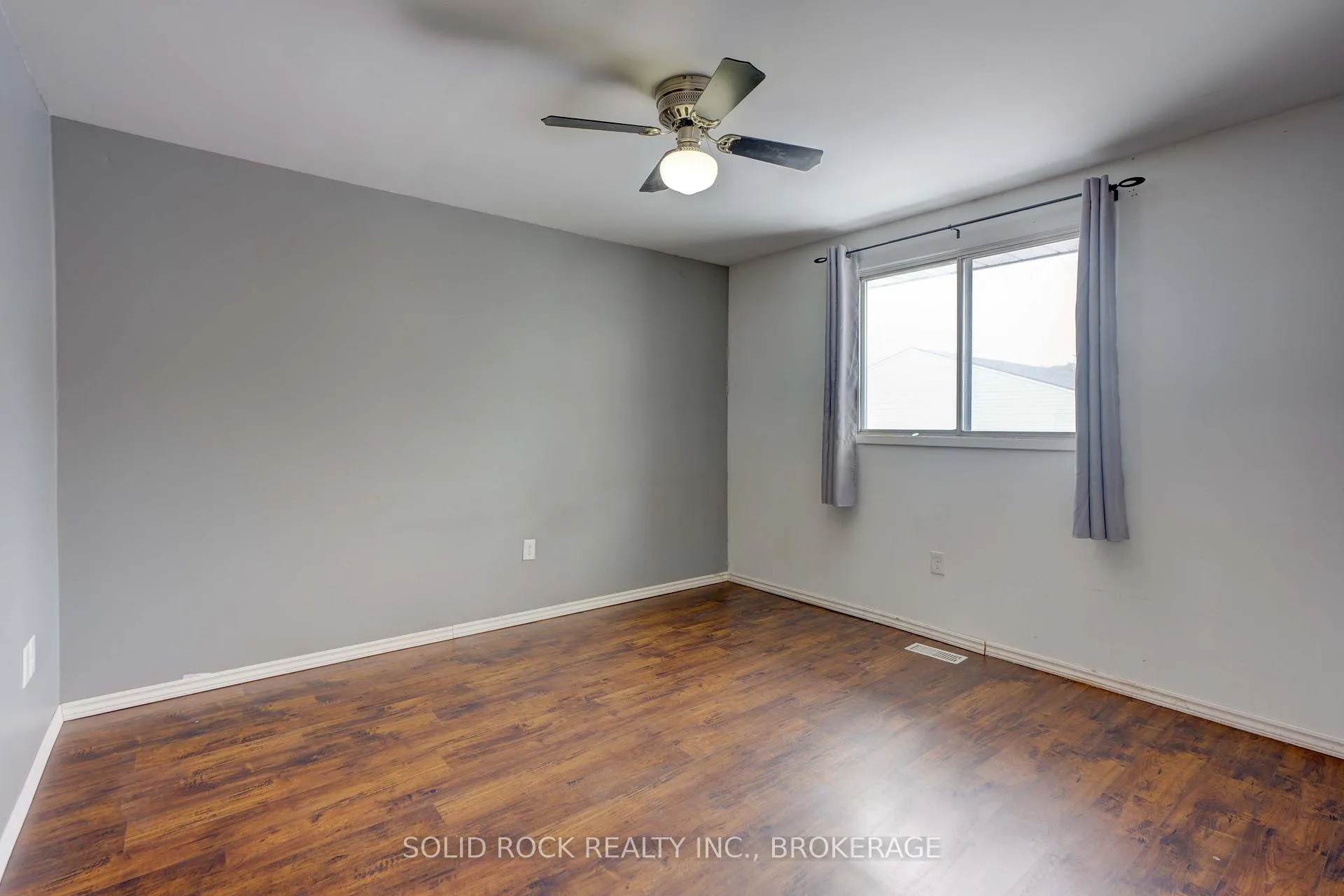 Photo 16 of 916 Oakview Avenue, Kingston, South of Taylor-Kidd Blvd — HOMEH
