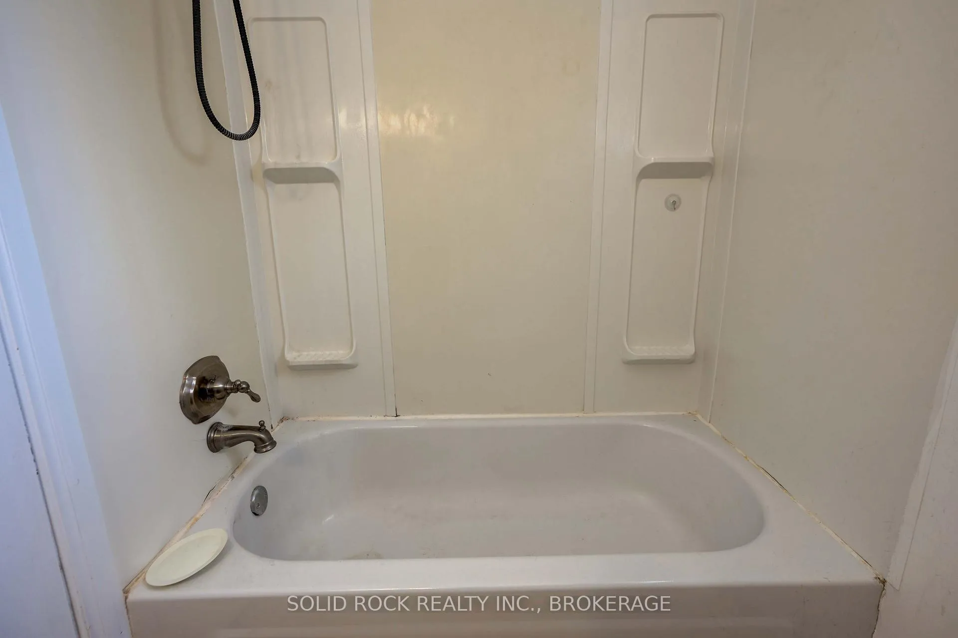 Photo 24 of 916 Oakview Avenue, Kingston, South of Taylor-Kidd Blvd — HOMEH