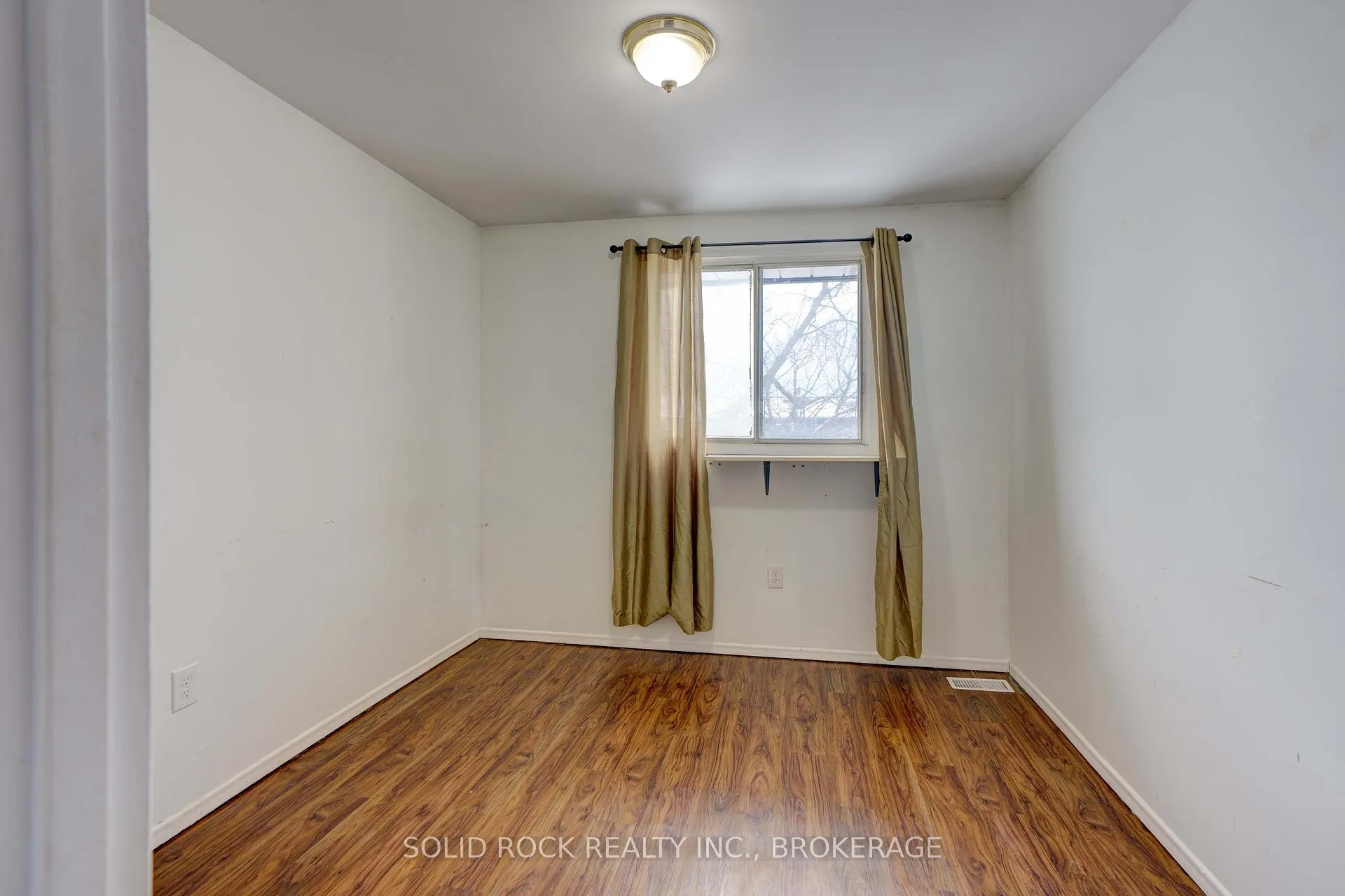 Photo 25 of 916 Oakview Avenue, Kingston, South of Taylor-Kidd Blvd — HOMEH