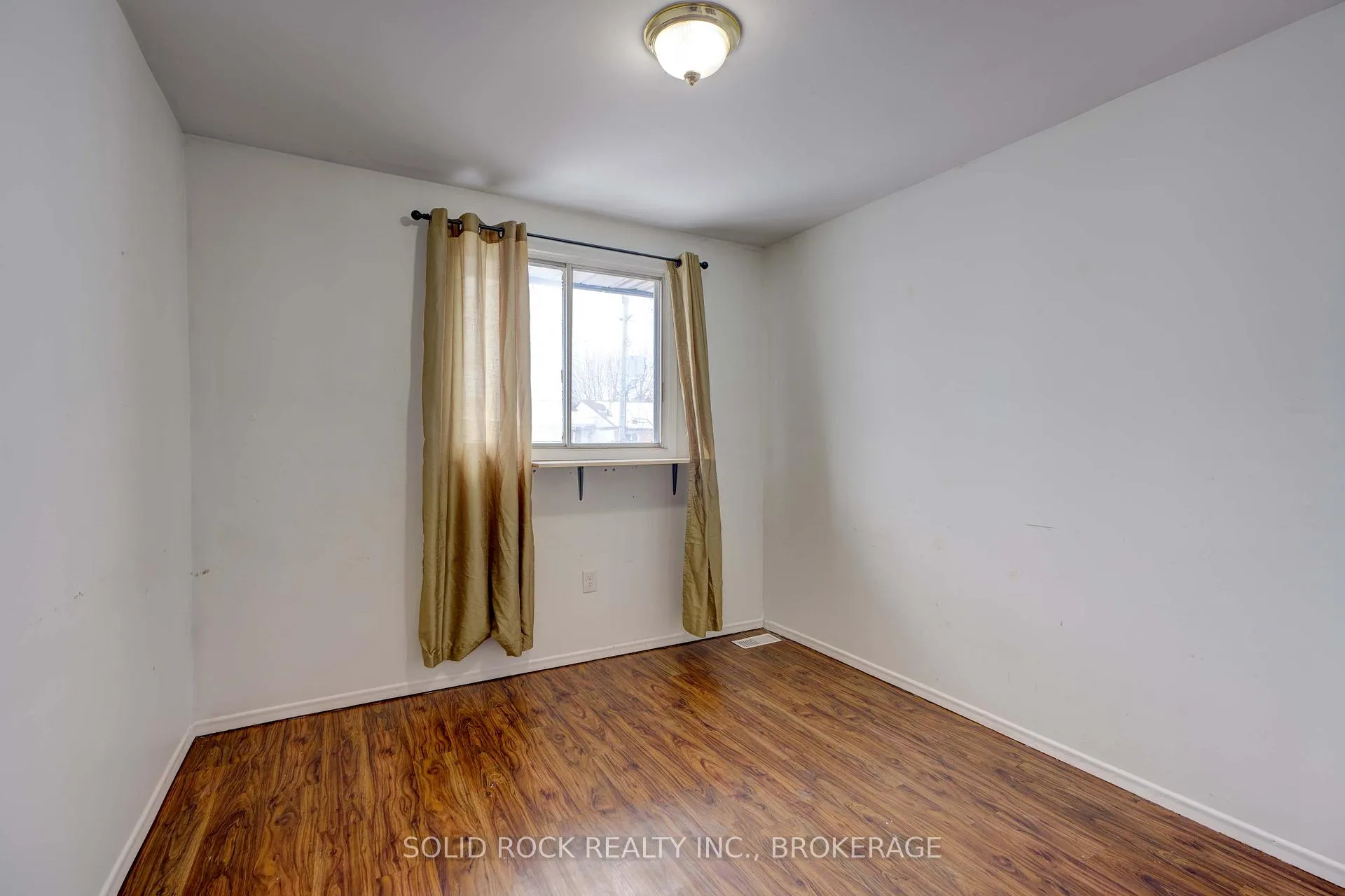 Photo 27 of 916 Oakview Avenue, Kingston, South of Taylor-Kidd Blvd — HOMEH