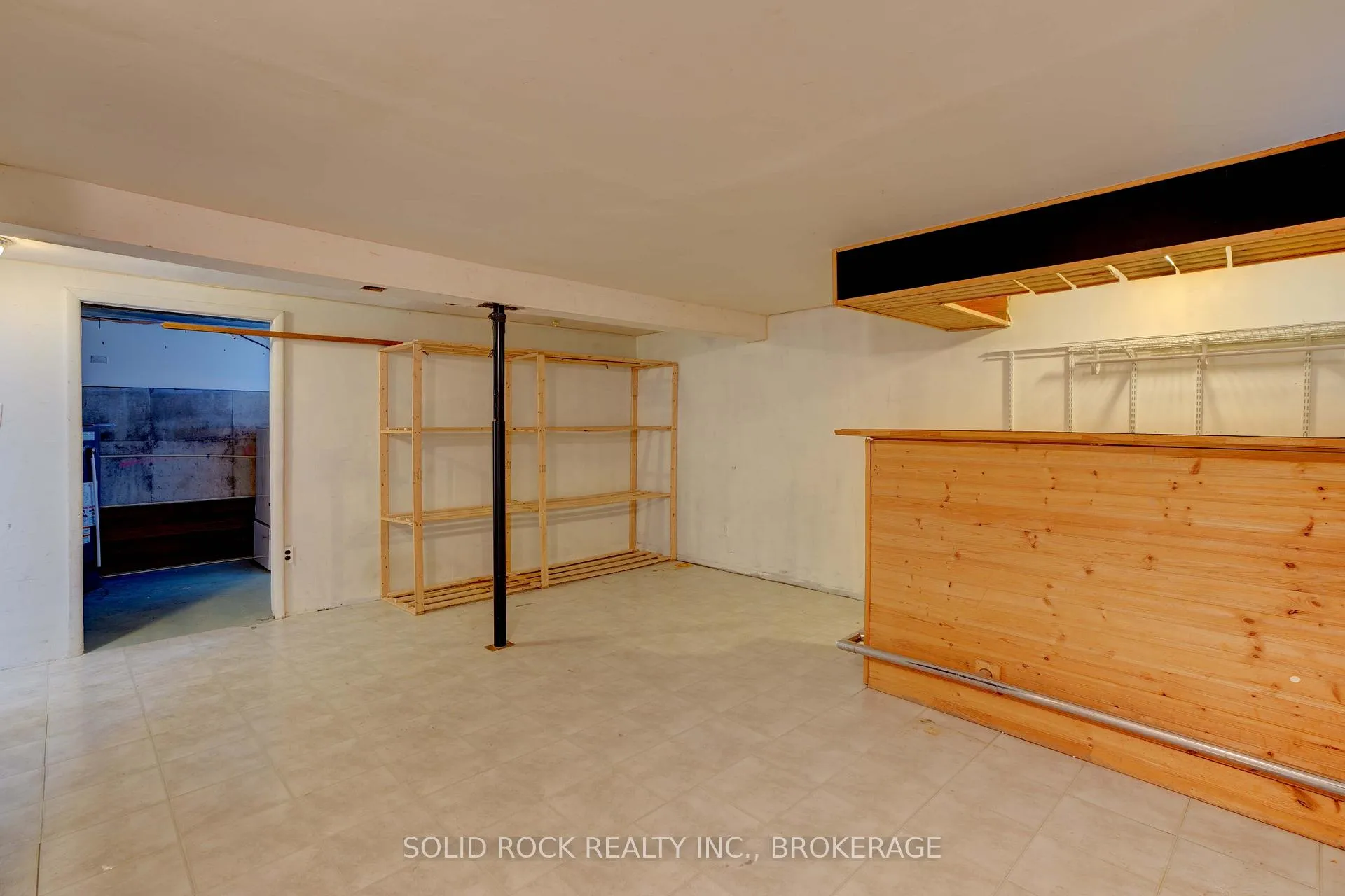 Photo 32 of 916 Oakview Avenue, Kingston, South of Taylor-Kidd Blvd — HOMEH