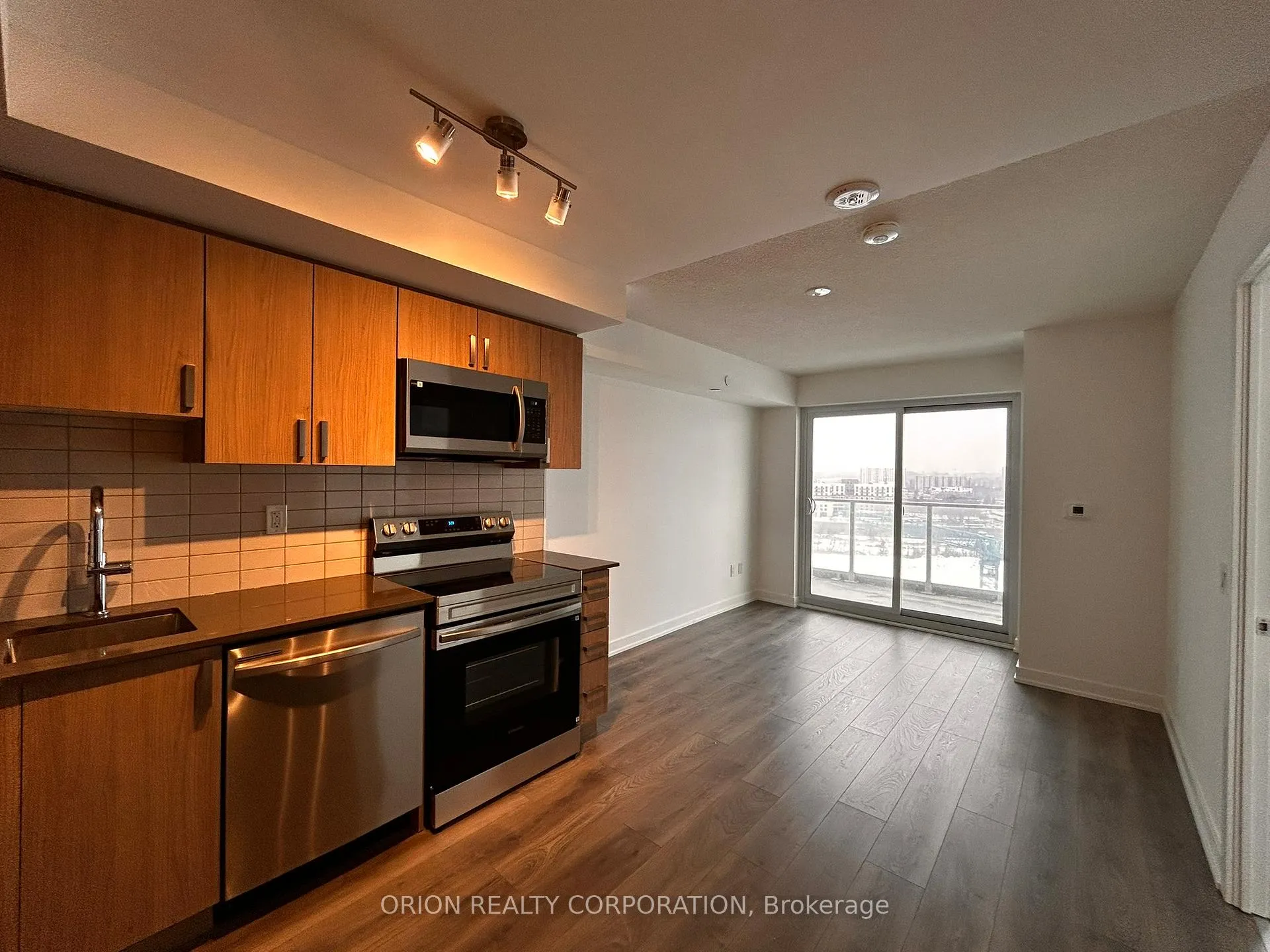 Photo 2 of Unit 1301, 1010 Sandy Beach Road, Pickering, Bay Ridges — HOMEH