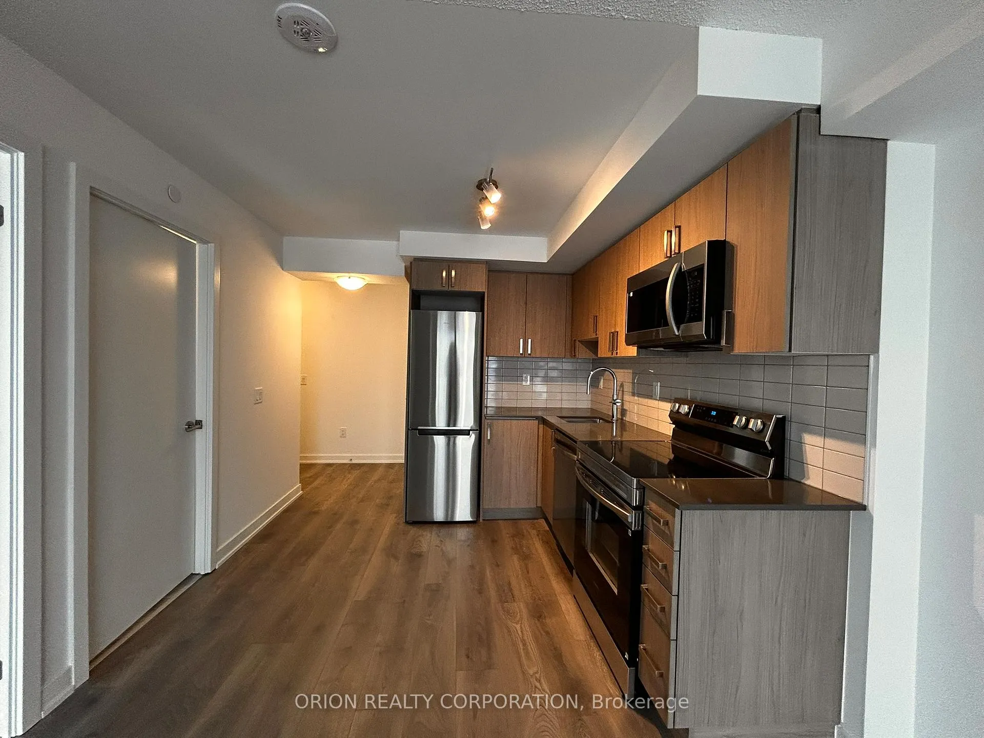 Photo 4 of Unit 1301, 1010 Sandy Beach Road, Pickering, Bay Ridges — HOMEH