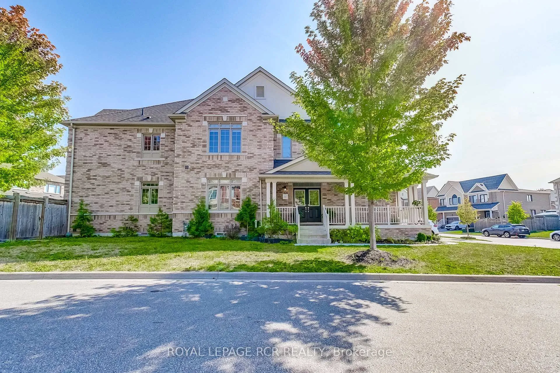 Photo 2 of 1 Silver Charm Drive, East Gwillimbury, Sharon — HOMEH