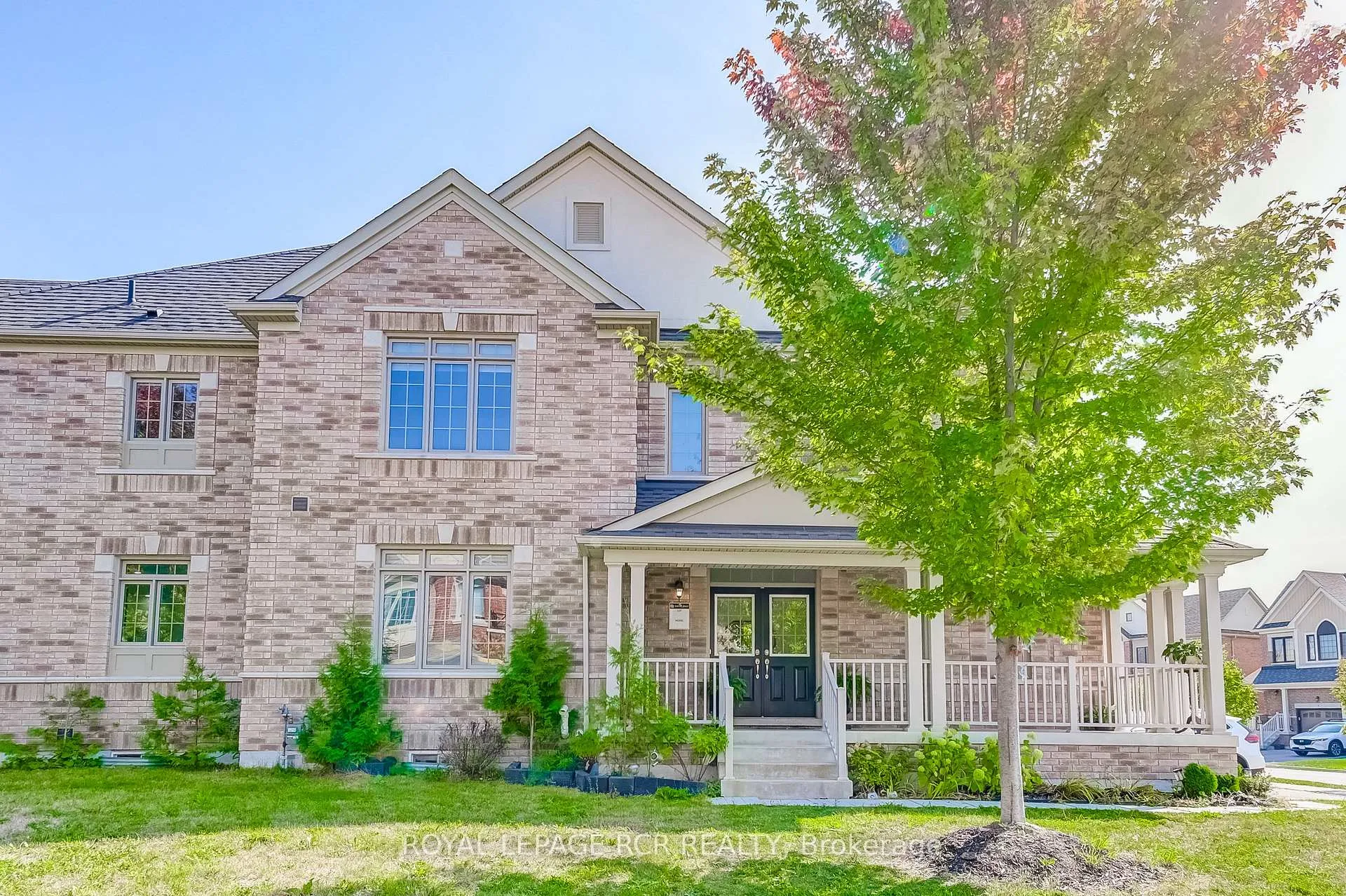 Photo 3 of 1 Silver Charm Drive, East Gwillimbury, Sharon — HOMEH