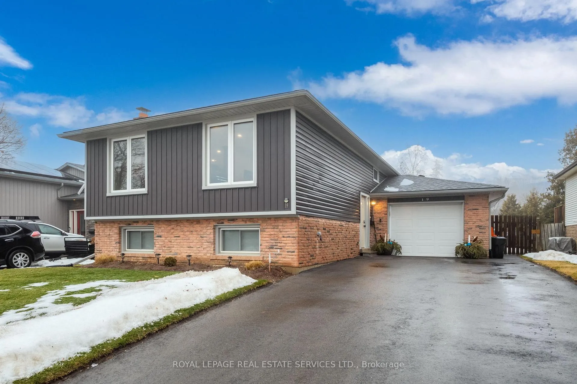 Photo 2 of 19 Southglen Road, Brant, Brantford Twp — HOMEH