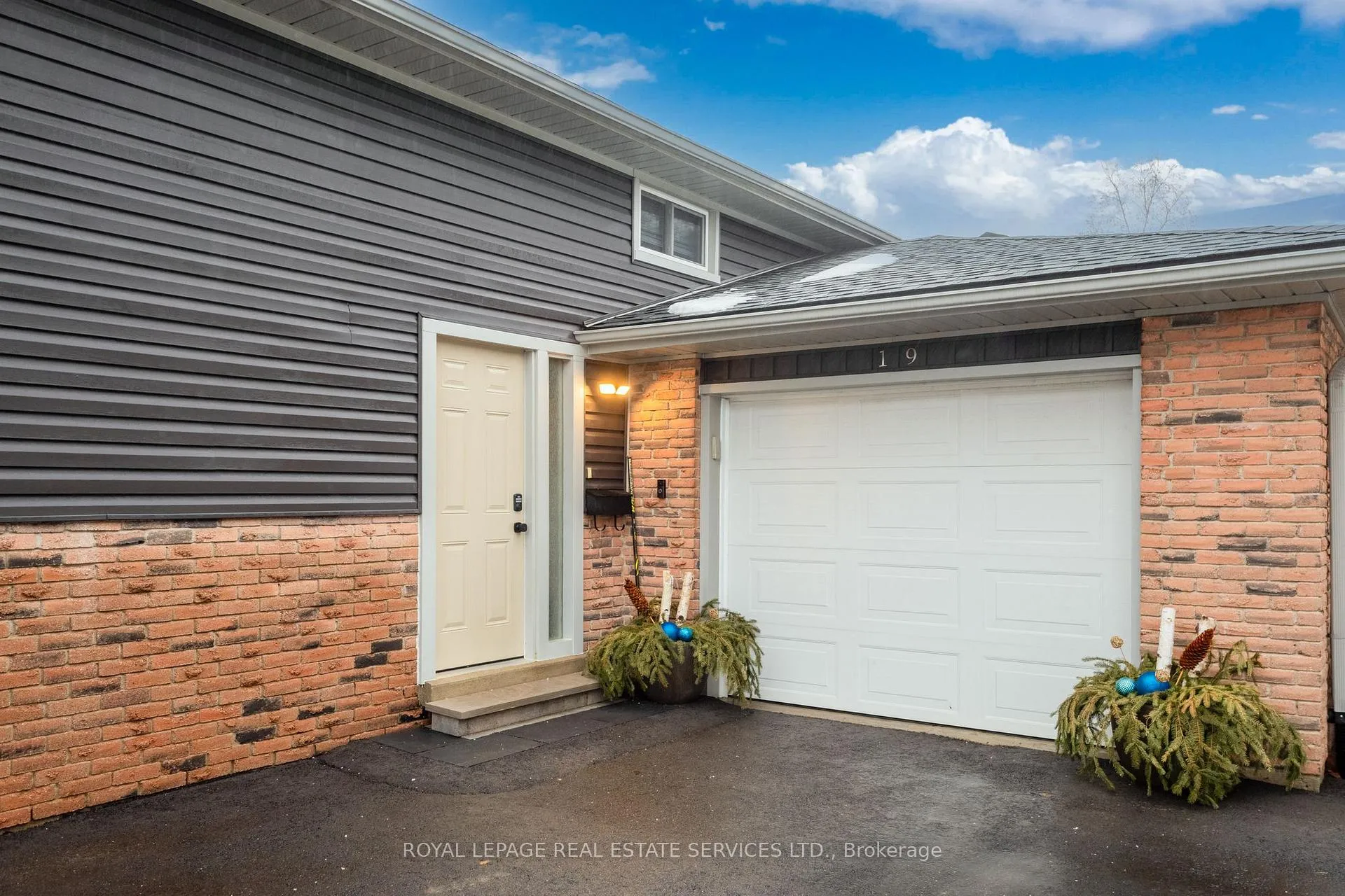 Photo 4 of 19 Southglen Road, Brant, Brantford Twp — HOMEH