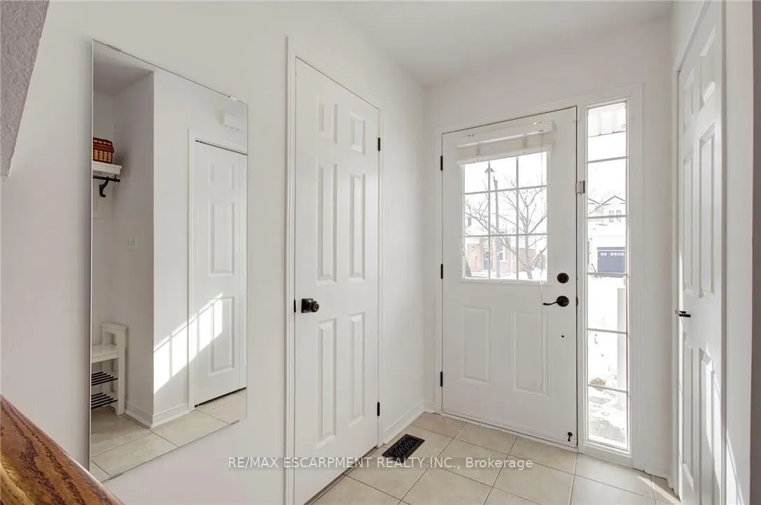 Photo 4 of 106 Voyager Pass, Hamilton, Binbrook — HOMEH