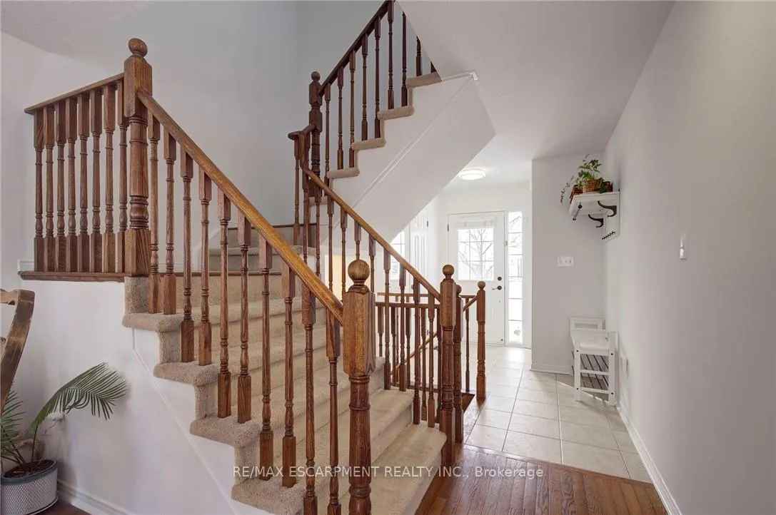 Photo 5 of 106 Voyager Pass, Hamilton, Binbrook — HOMEH