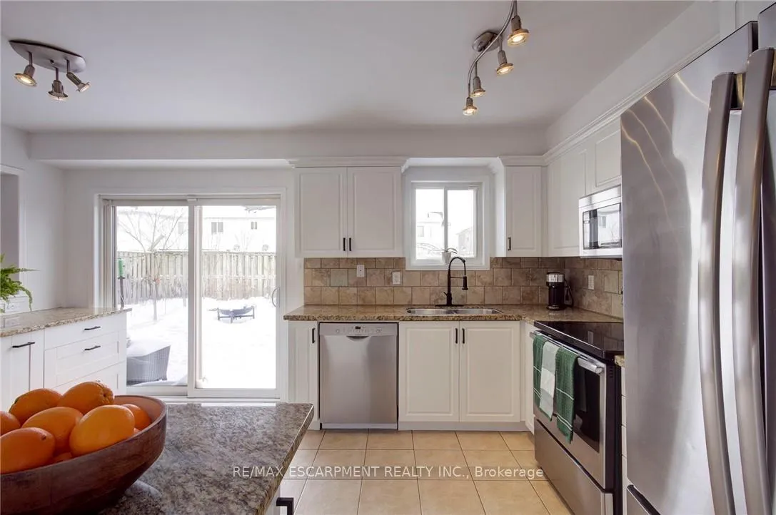 Photo 10 of 106 Voyager Pass, Hamilton, Binbrook — HOMEH