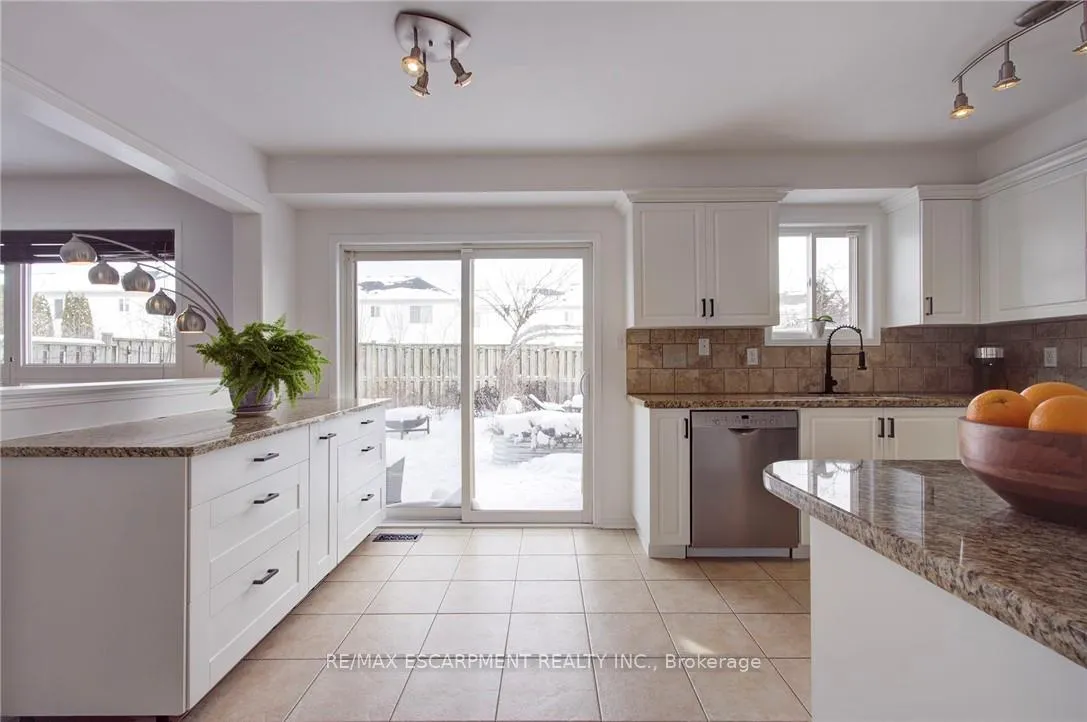 Photo 11 of 106 Voyager Pass, Hamilton, Binbrook — HOMEH