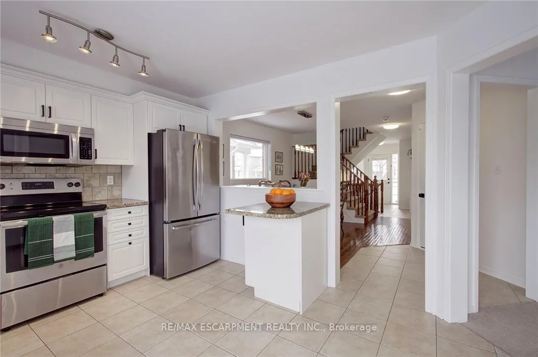 Photo 13 of 106 Voyager Pass, Hamilton, Binbrook — HOMEH