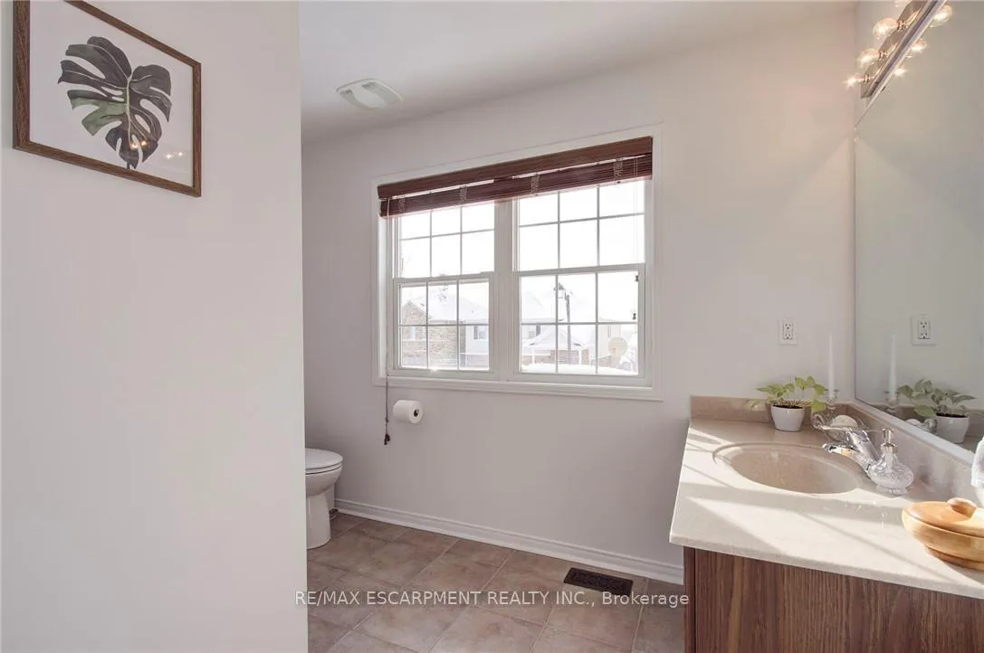 Photo 27 of 106 Voyager Pass, Hamilton, Binbrook — HOMEH