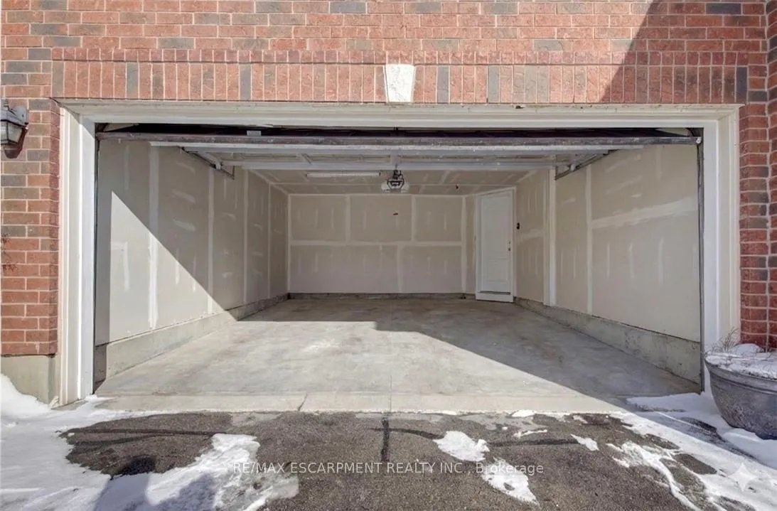 Photo 45 of 106 Voyager Pass, Hamilton, Binbrook — HOMEH